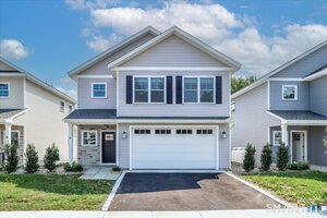8 Fieldstone, Unit 8, Bethel
