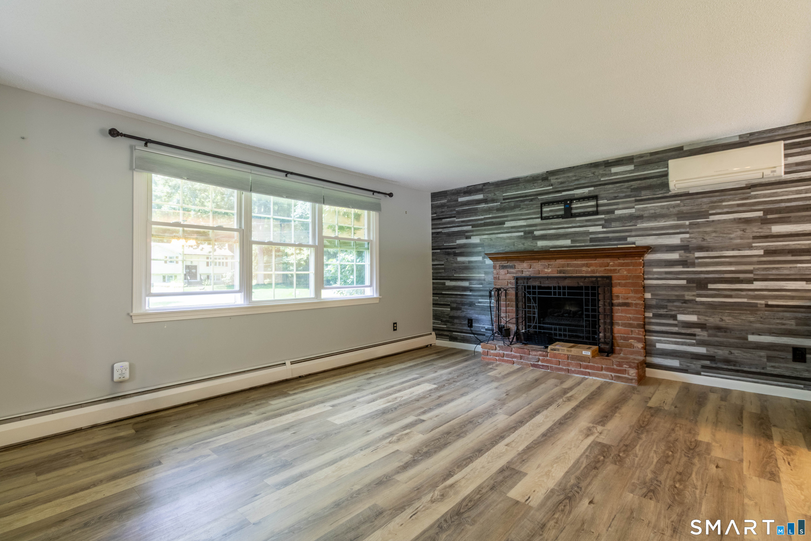18 Crestwood Drive photo 2