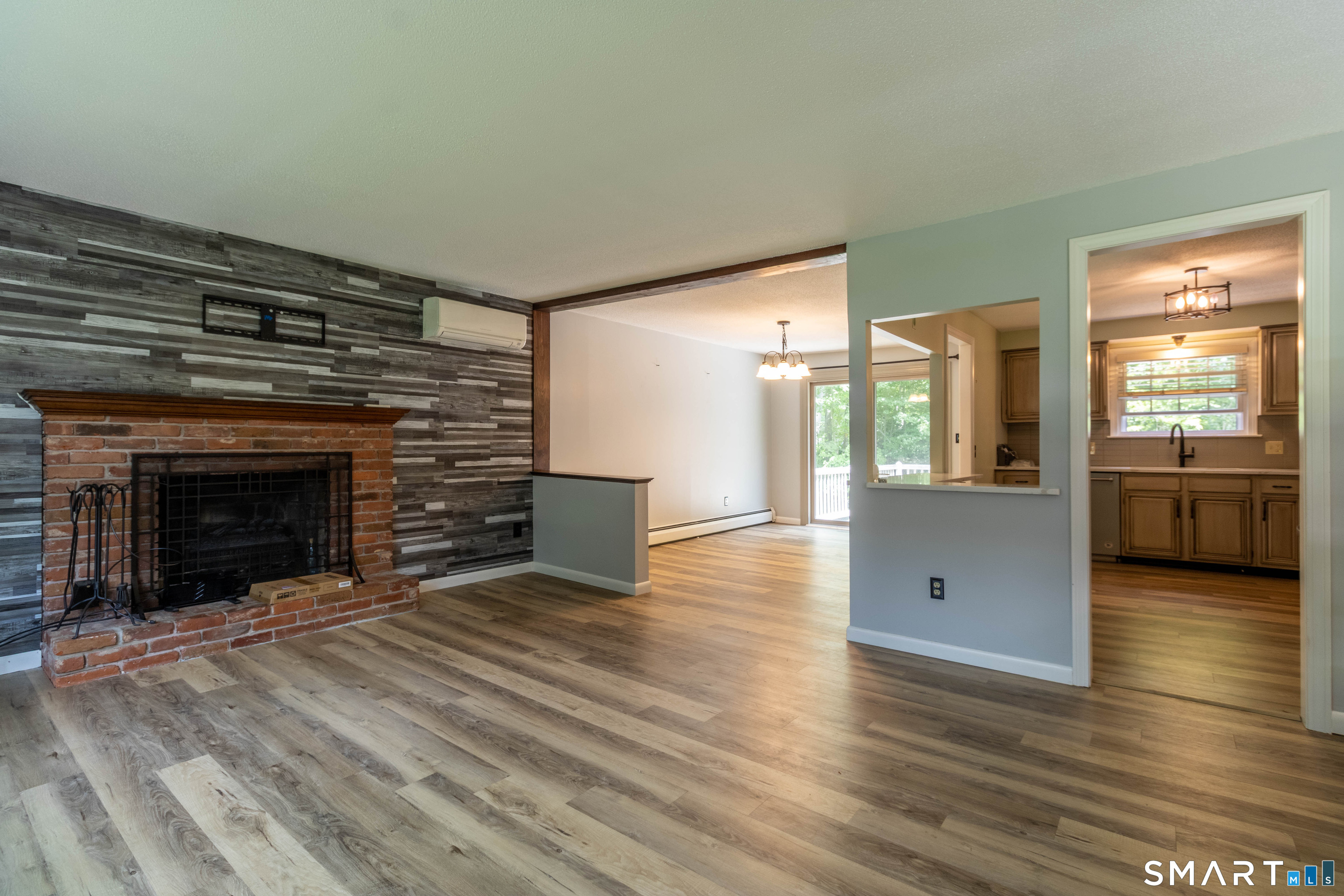 18 Crestwood Drive photo 4