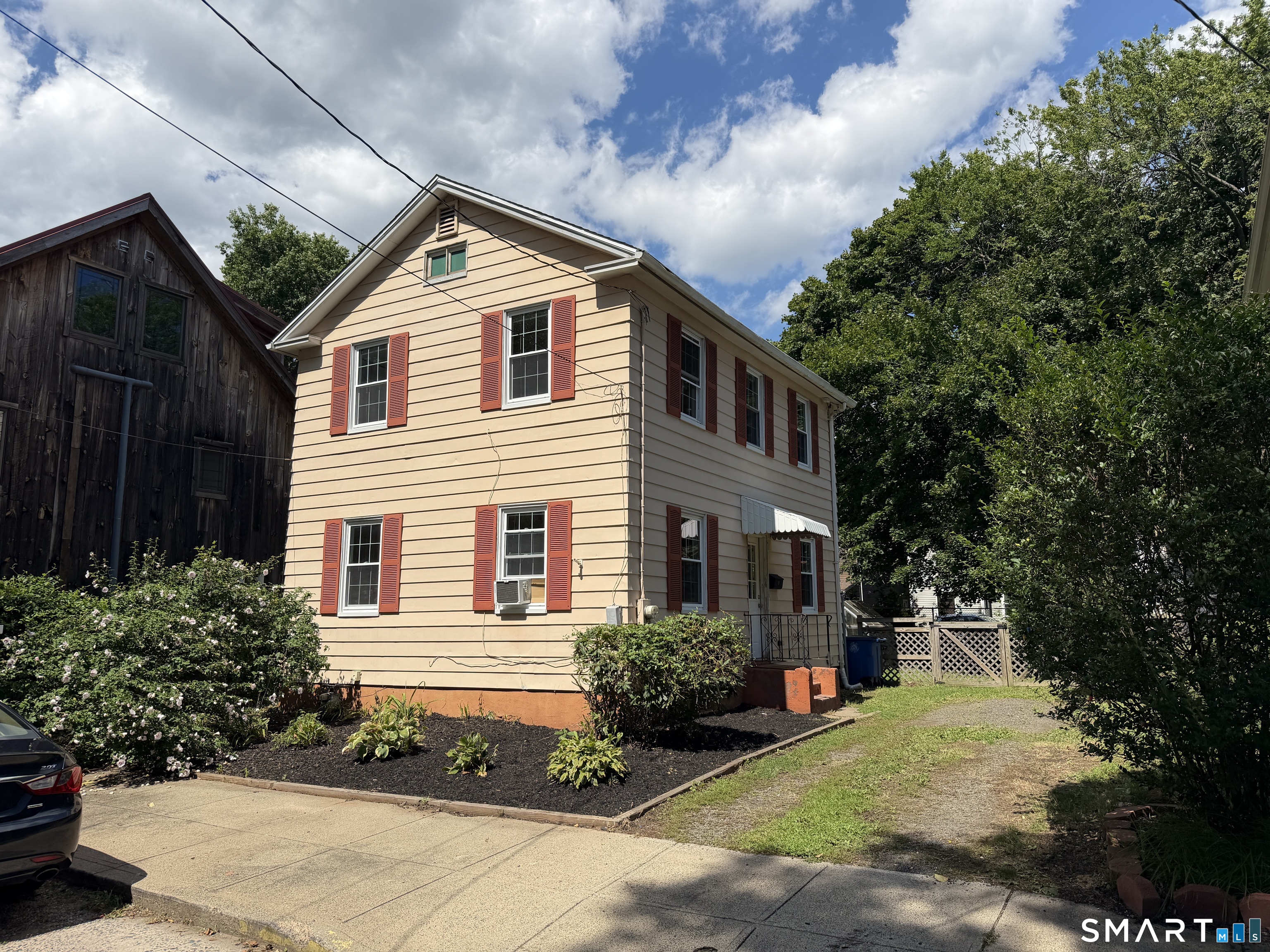 2nd image of 15 Hine Pl, New Haven, CT 06511 | MLS# 24198866