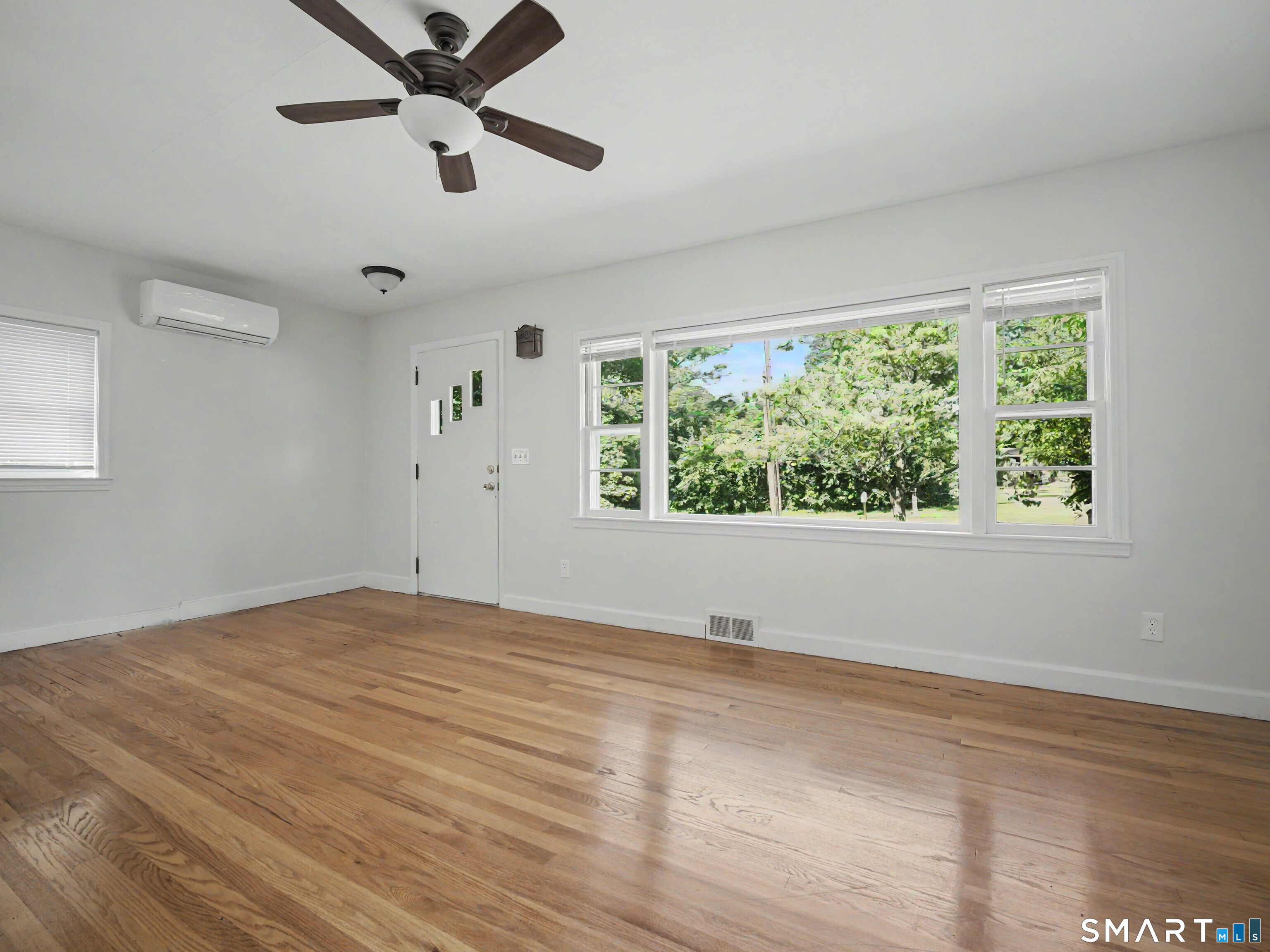 141 Corrigan Avenue photo 12
