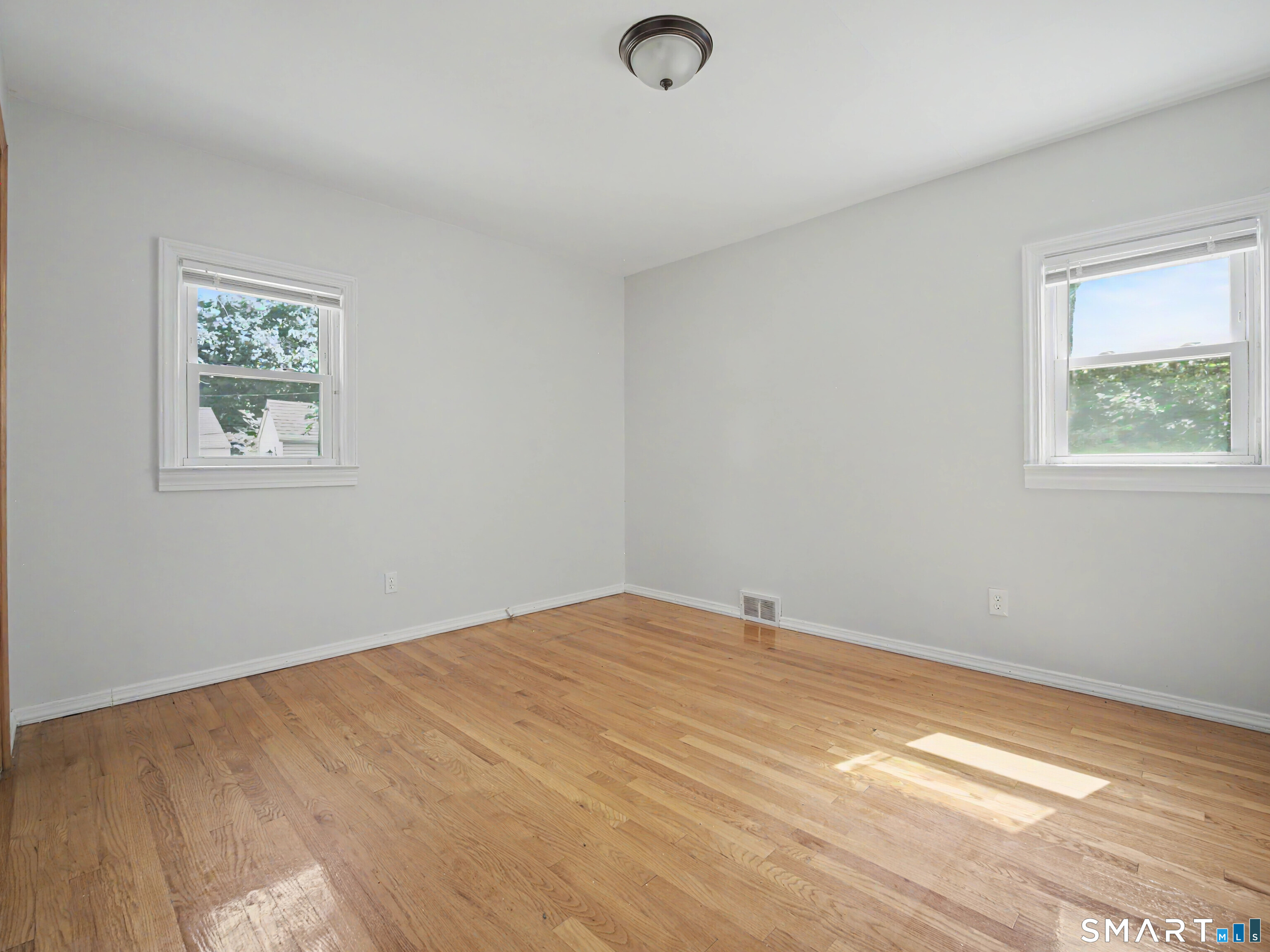141 Corrigan Avenue photo 13