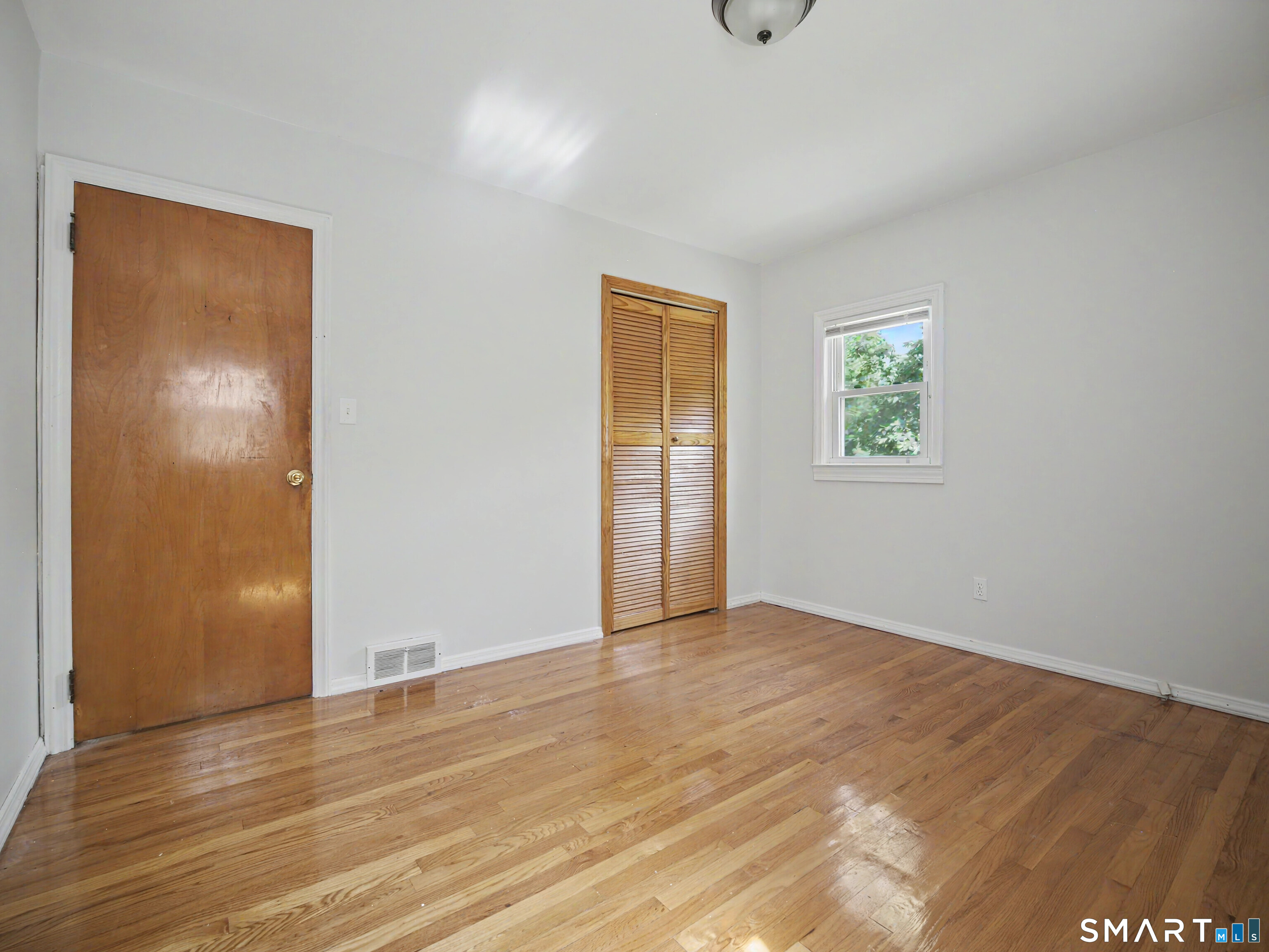 141 Corrigan Avenue photo 14