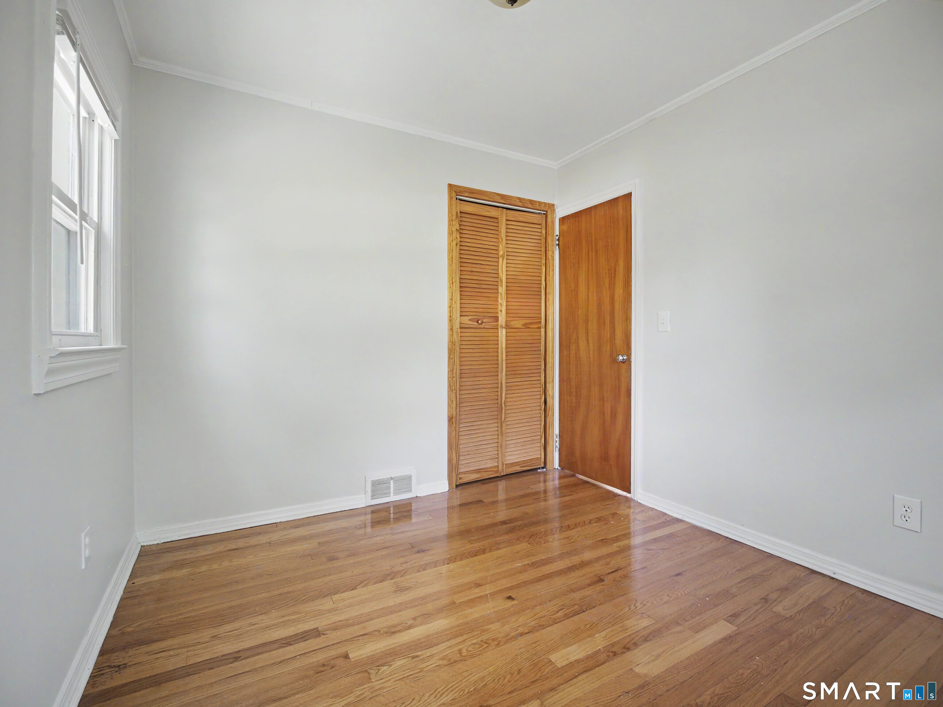 141 Corrigan Avenue photo 16