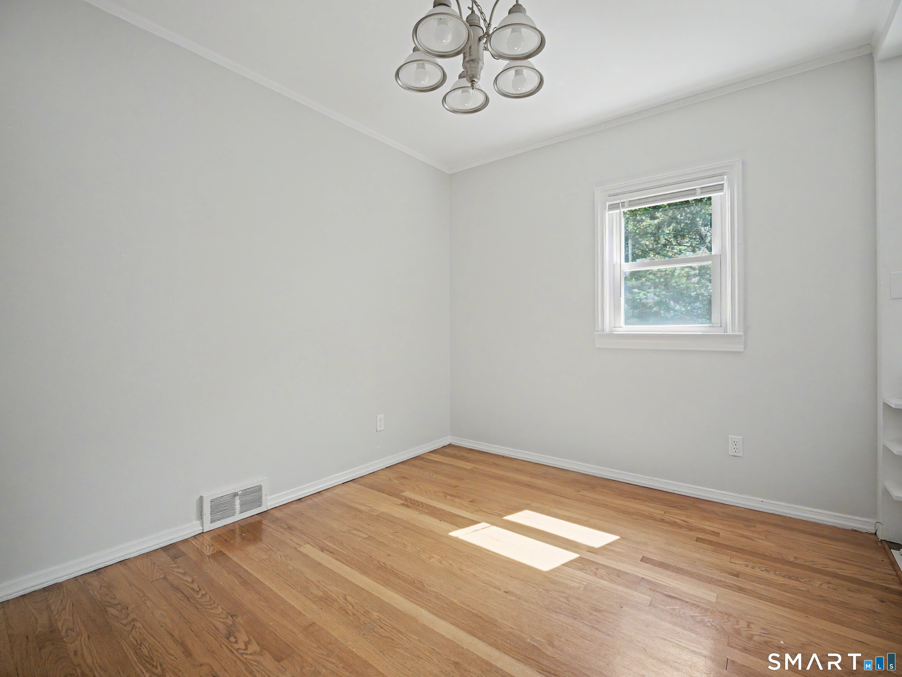 141 Corrigan Avenue photo 18