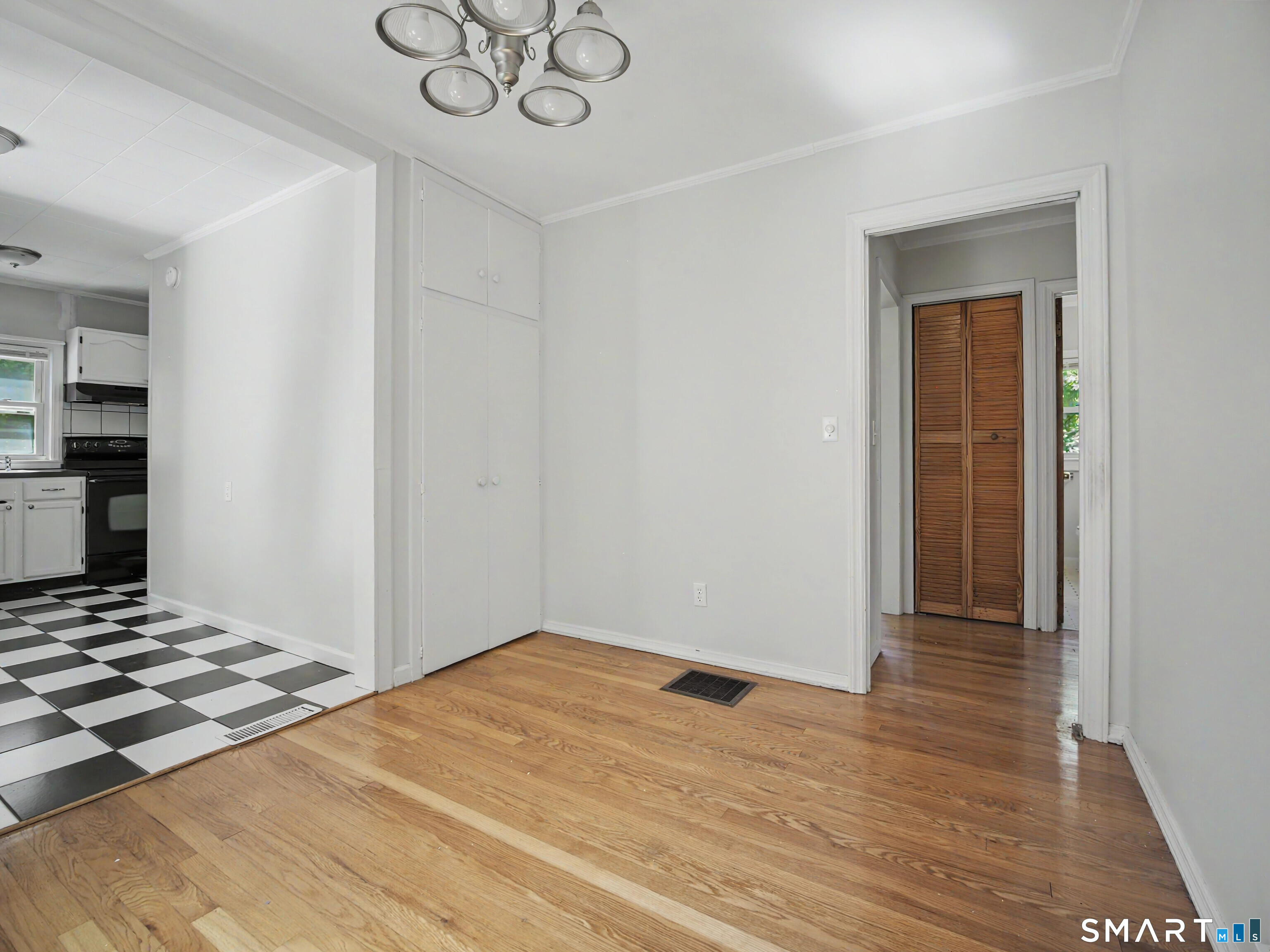 141 Corrigan Avenue photo 19