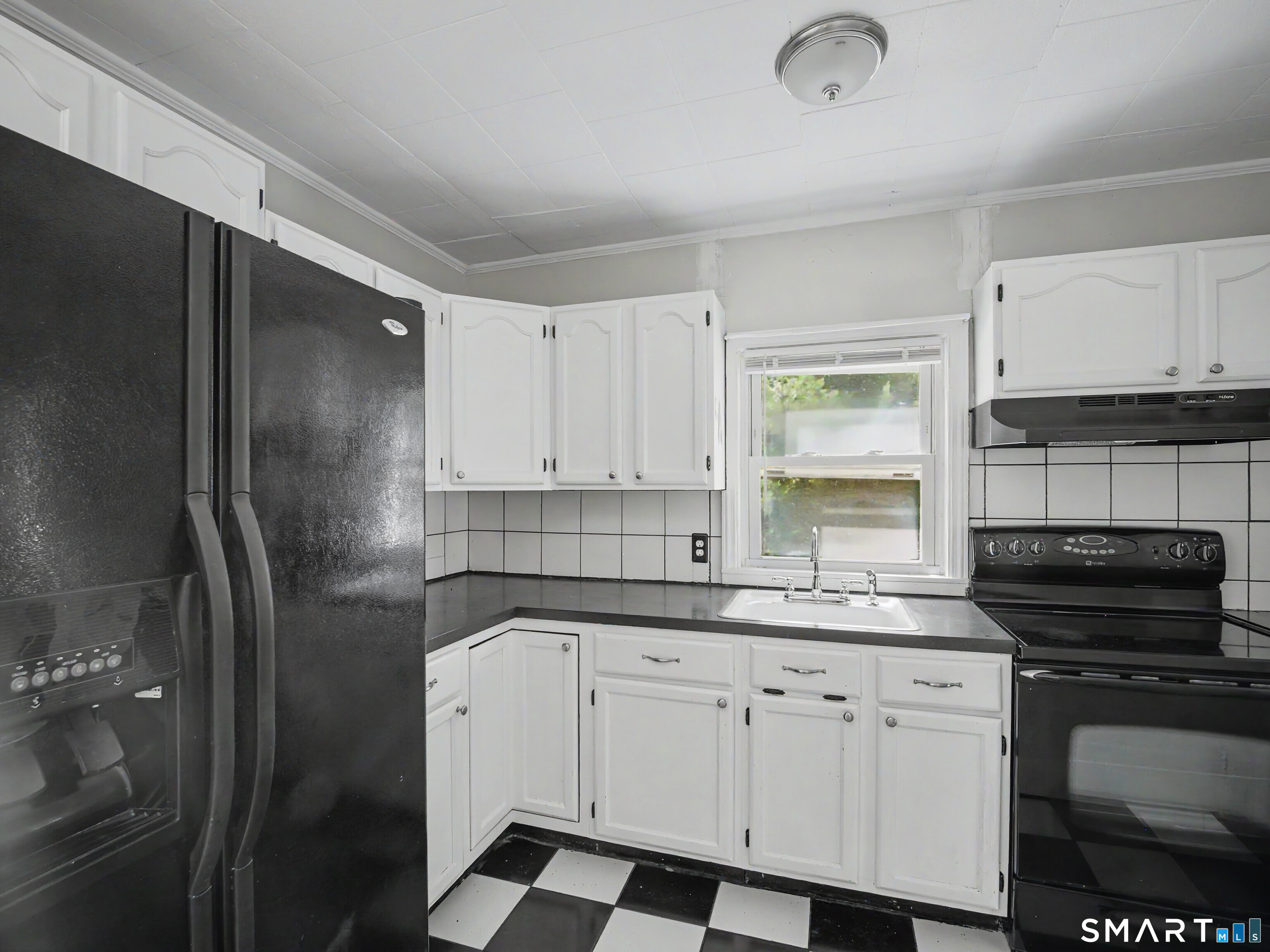141 Corrigan Avenue photo 21