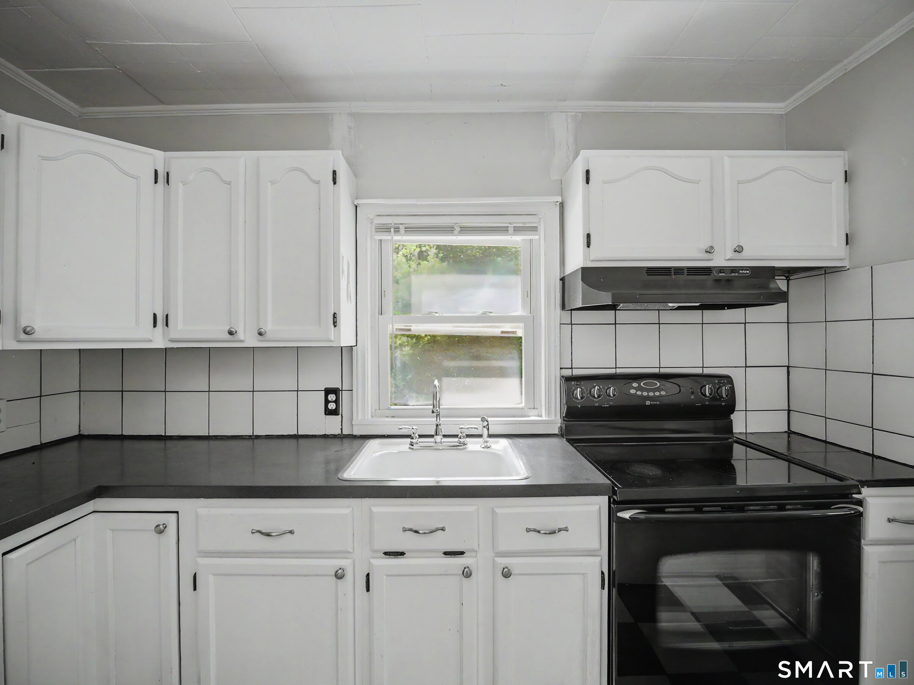141 Corrigan Avenue photo 22