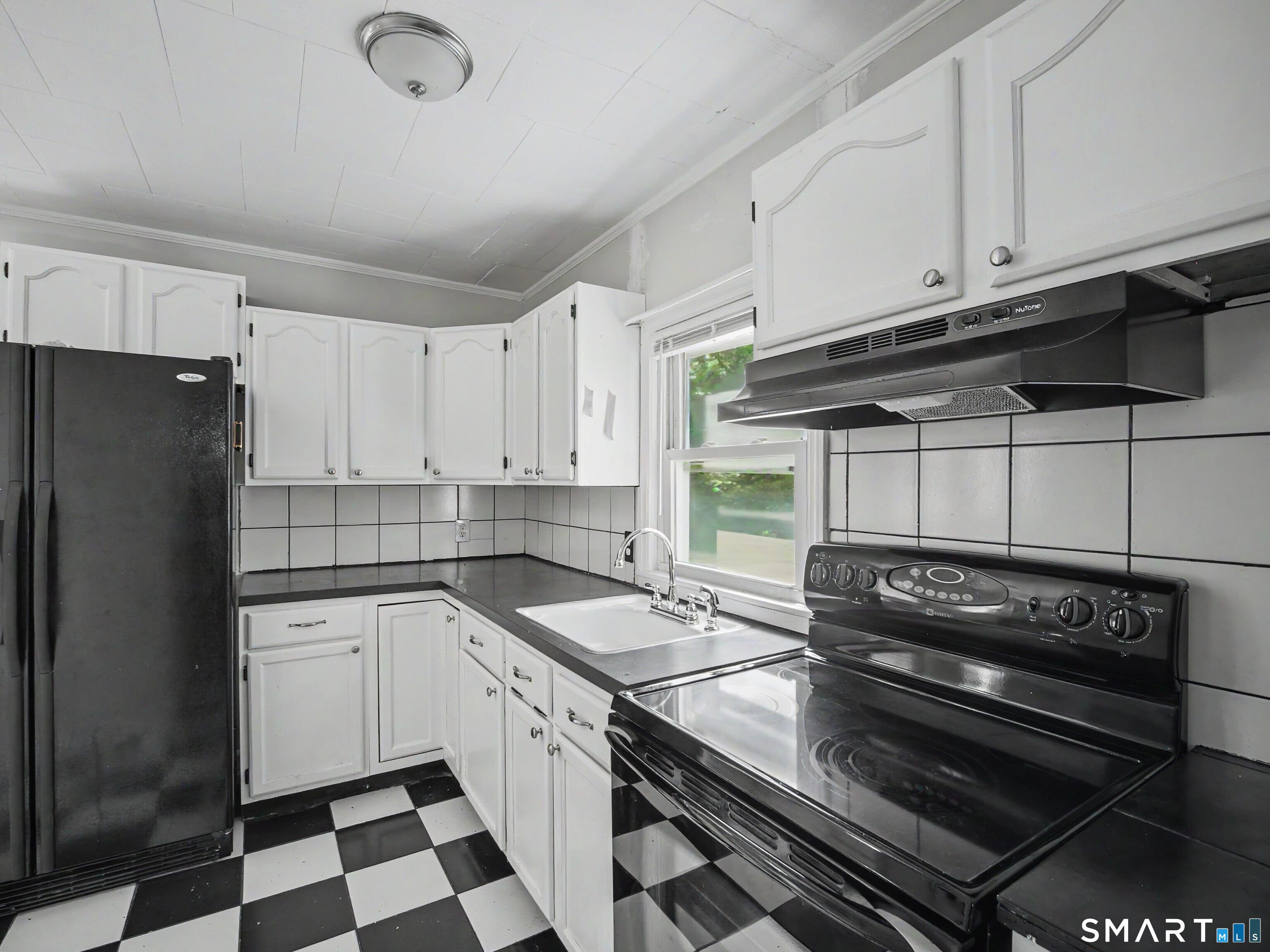 141 Corrigan Avenue photo 23