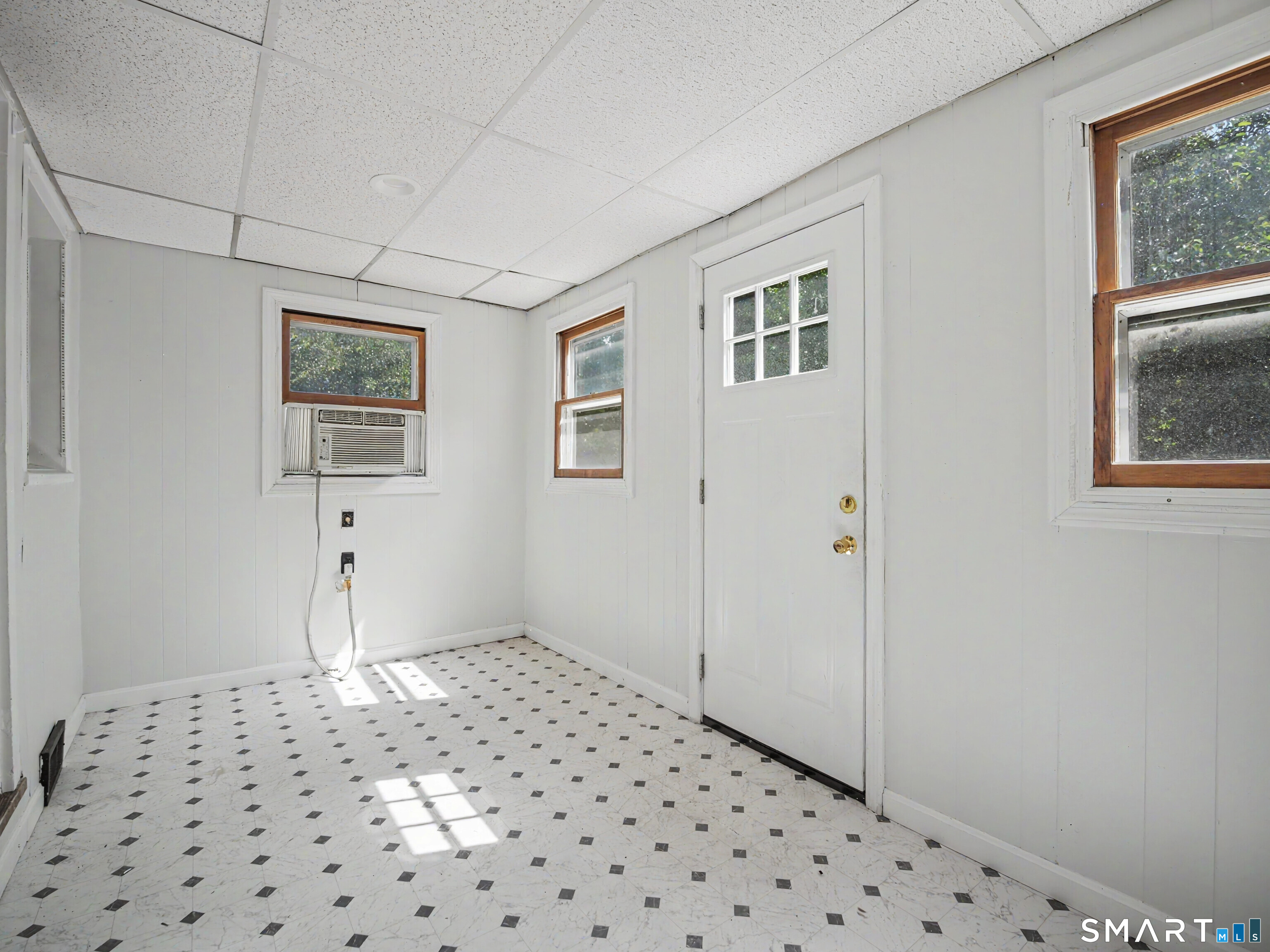 141 Corrigan Avenue photo 26