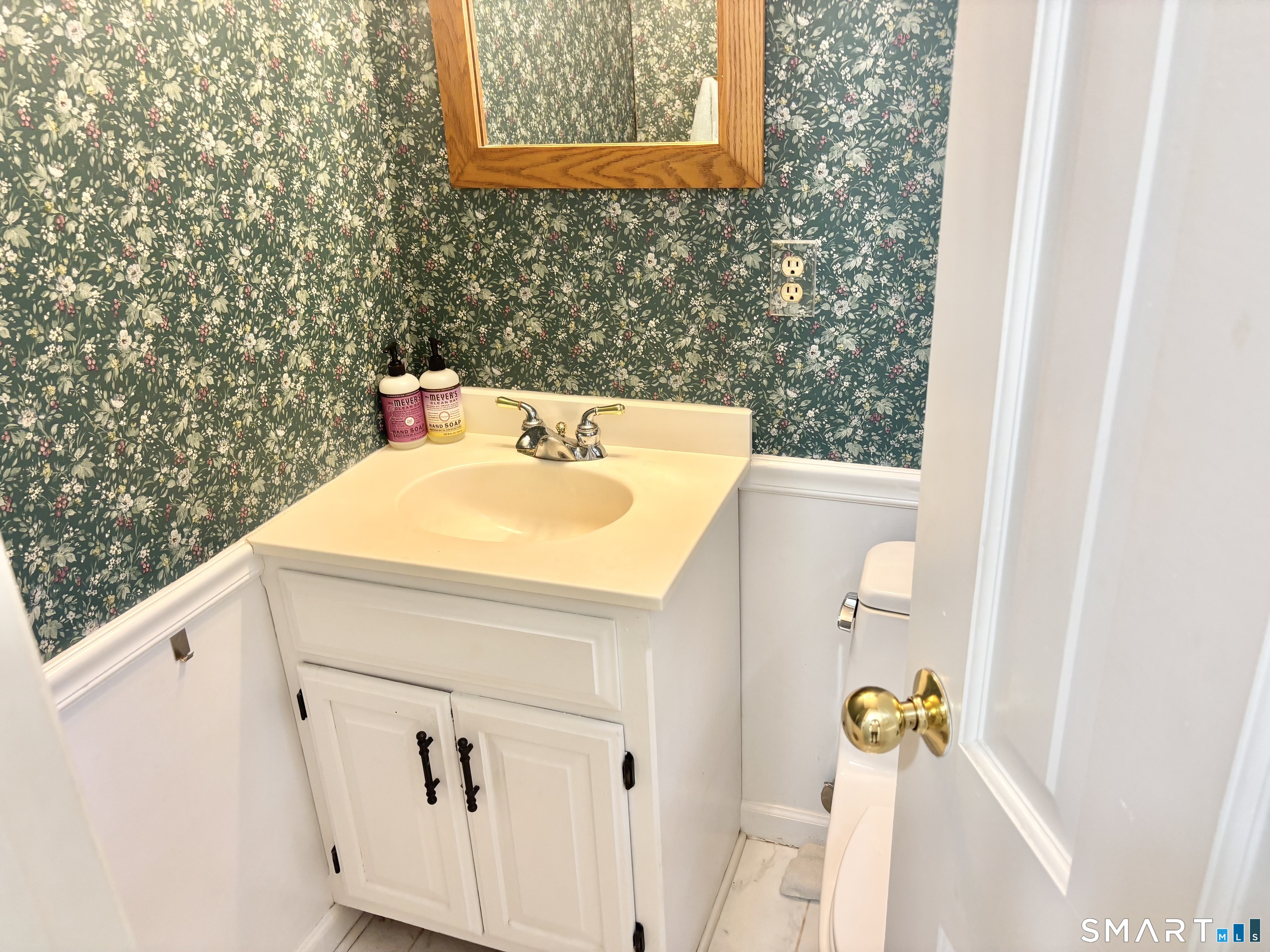 2 Oakridge Drive photo 7