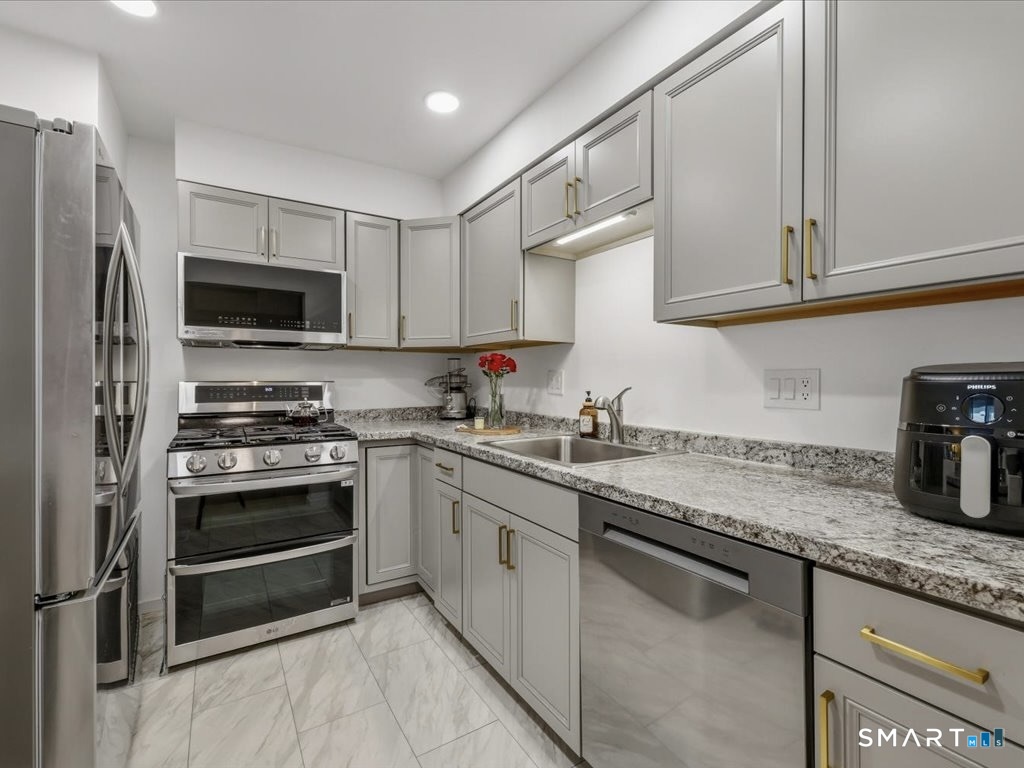 175 South End Road Unit #B13 photo 18