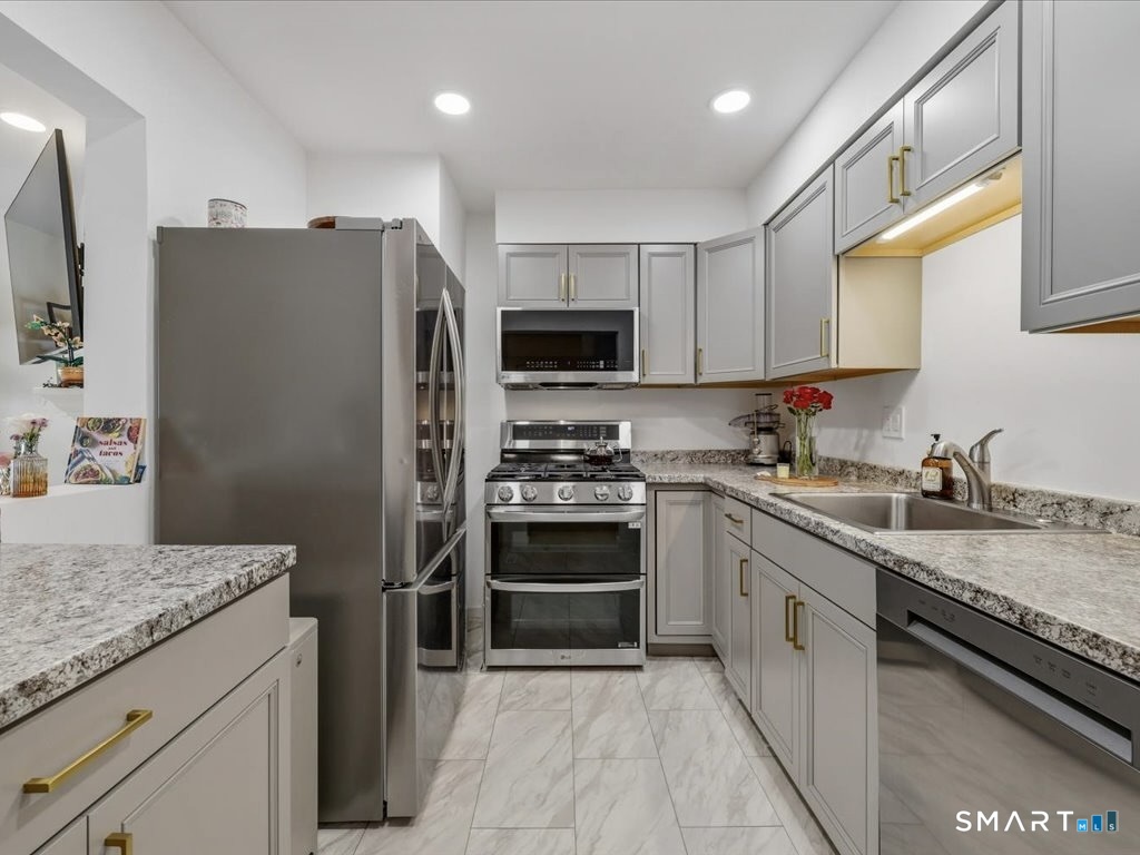 175 South End Road Unit #B13 photo 19