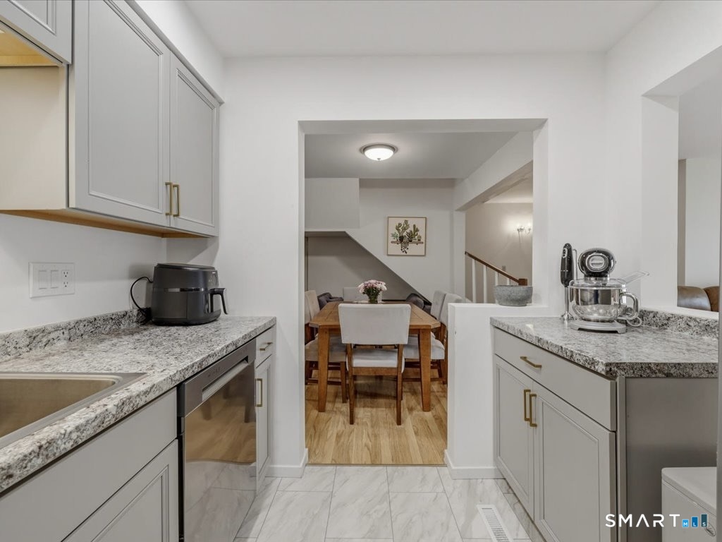 175 South End Road Unit #B13 photo 22