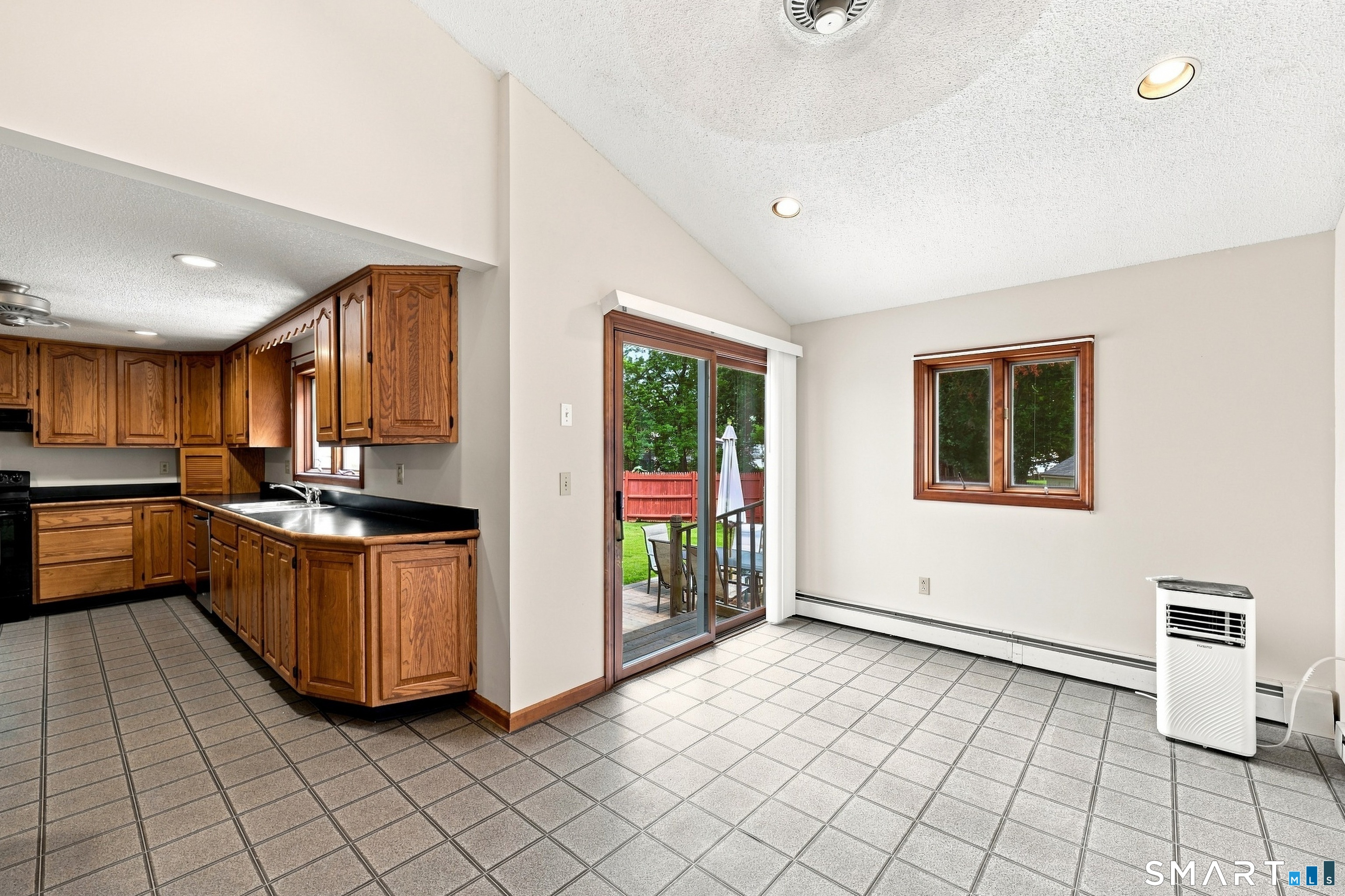 39th image of 58 Circle Dr, Windsor Locks, CT 06096 | MLS# 24200697