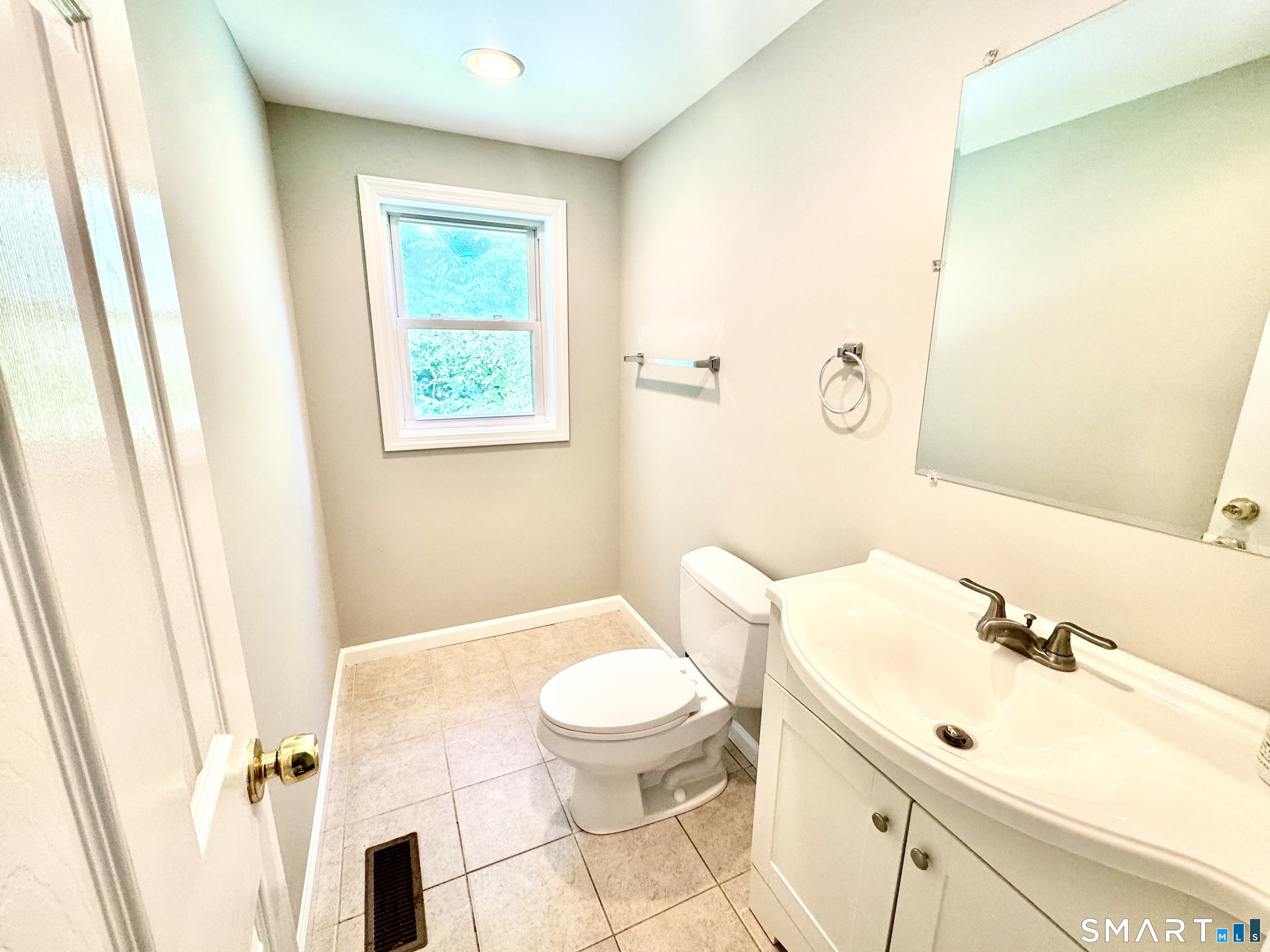 439 Quinn Street photo 11
