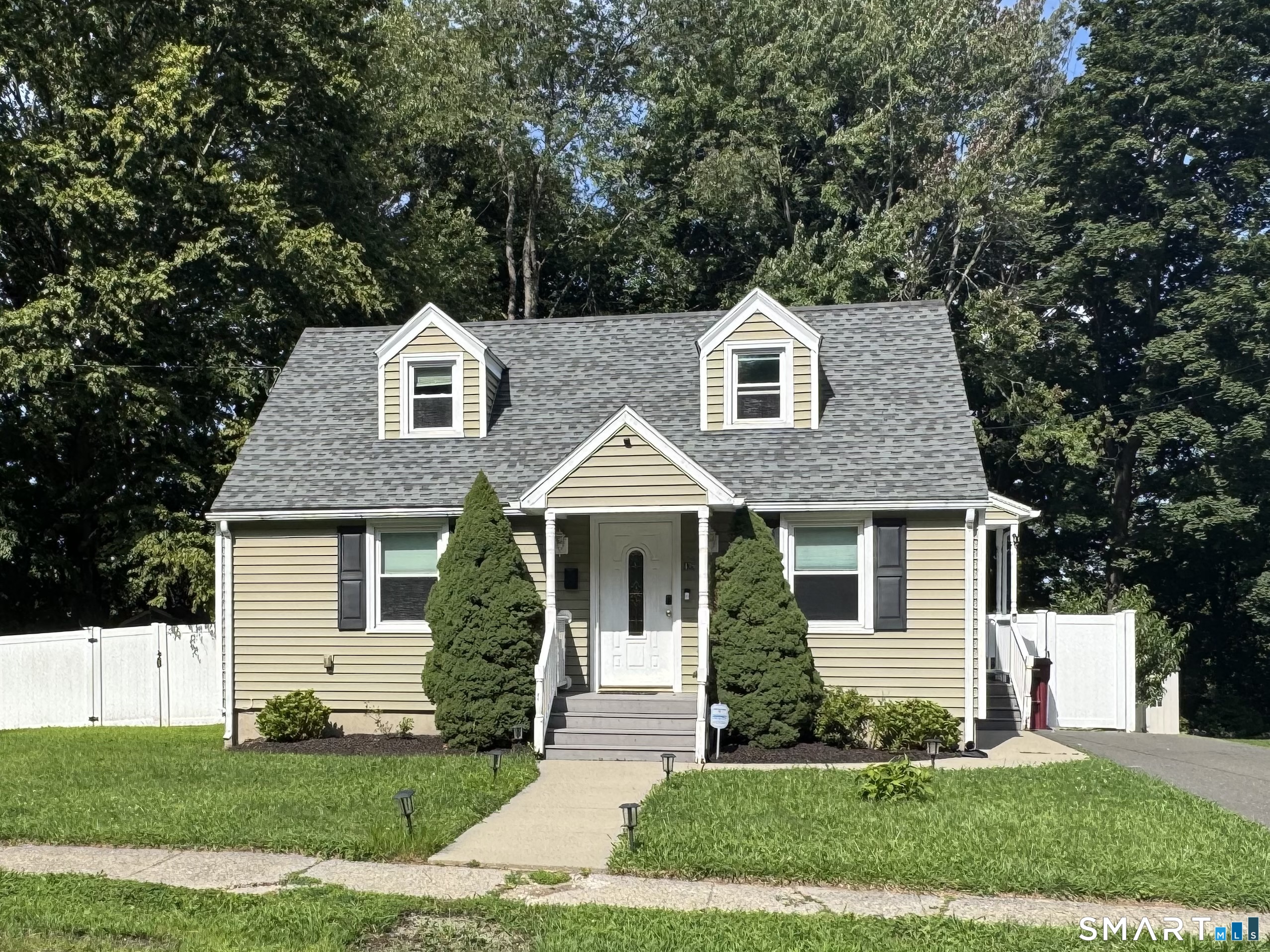 439 Quinn Street photo 25