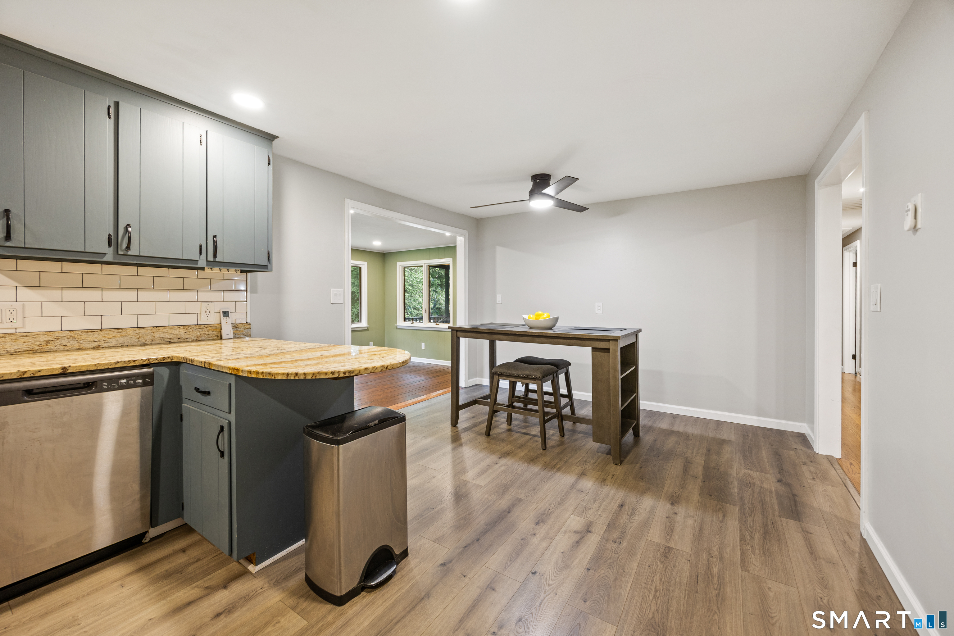 14 Glen Hollow Drive photo 12