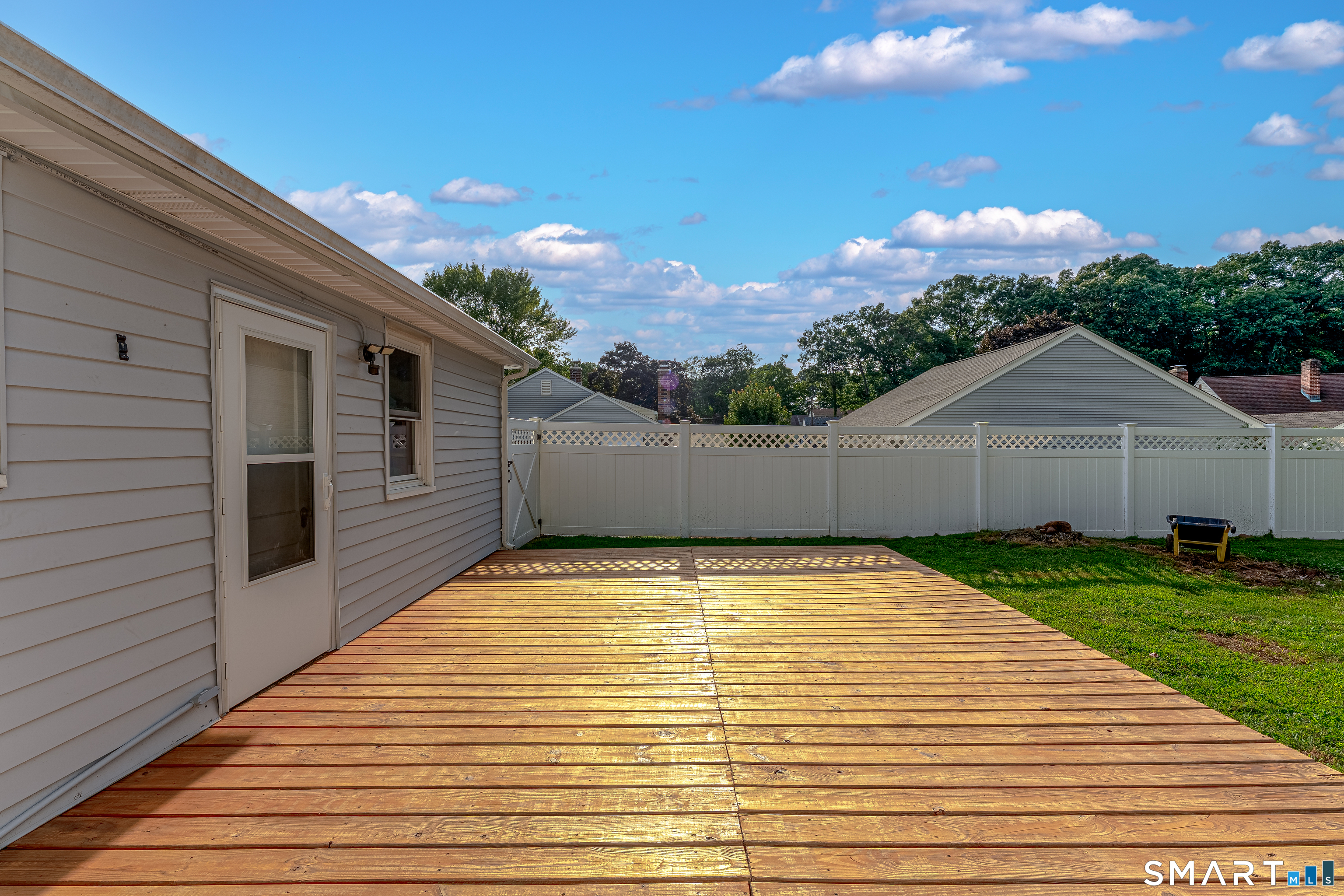 263 Carter Lane photo 32