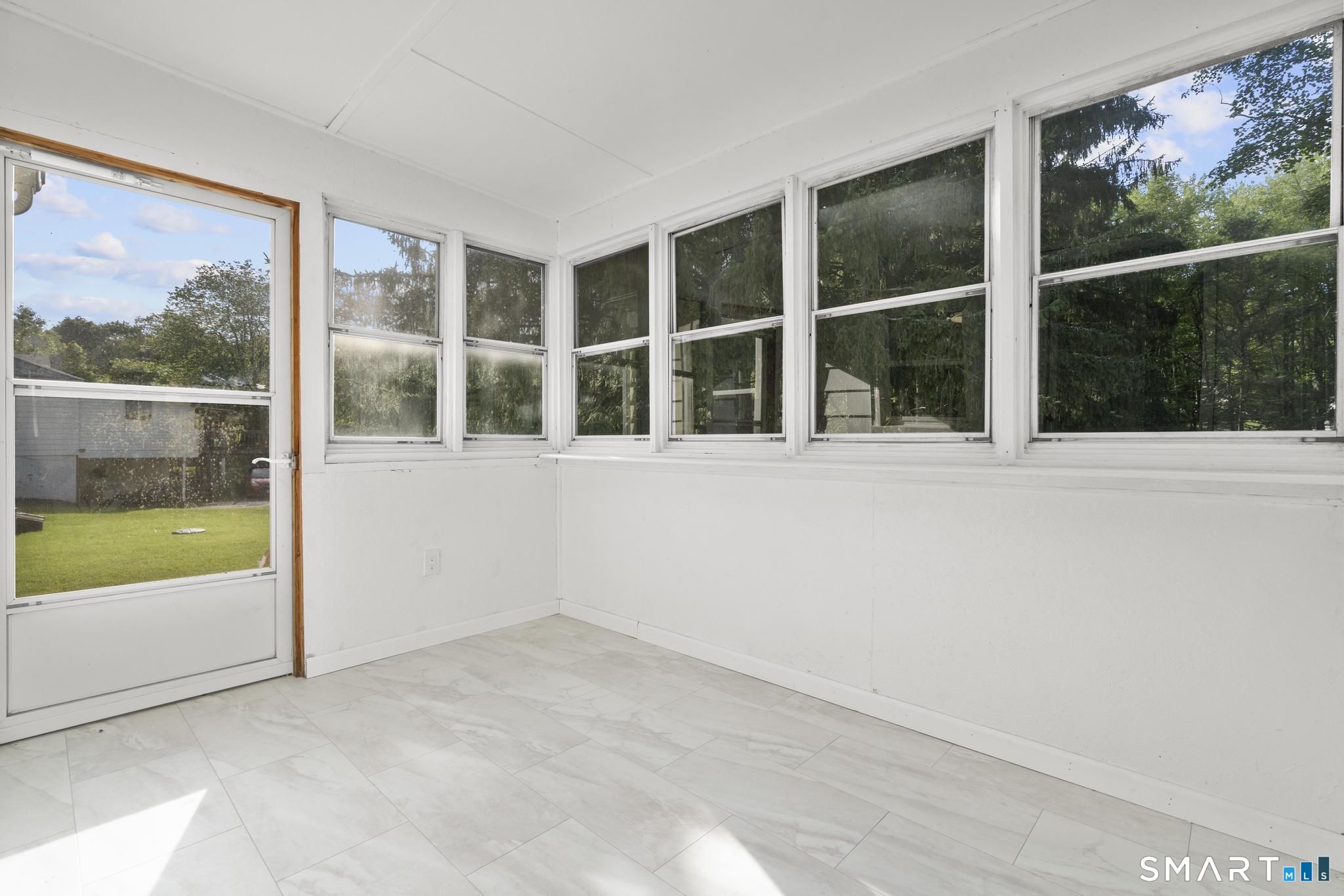 51 Lawrence Street photo 20