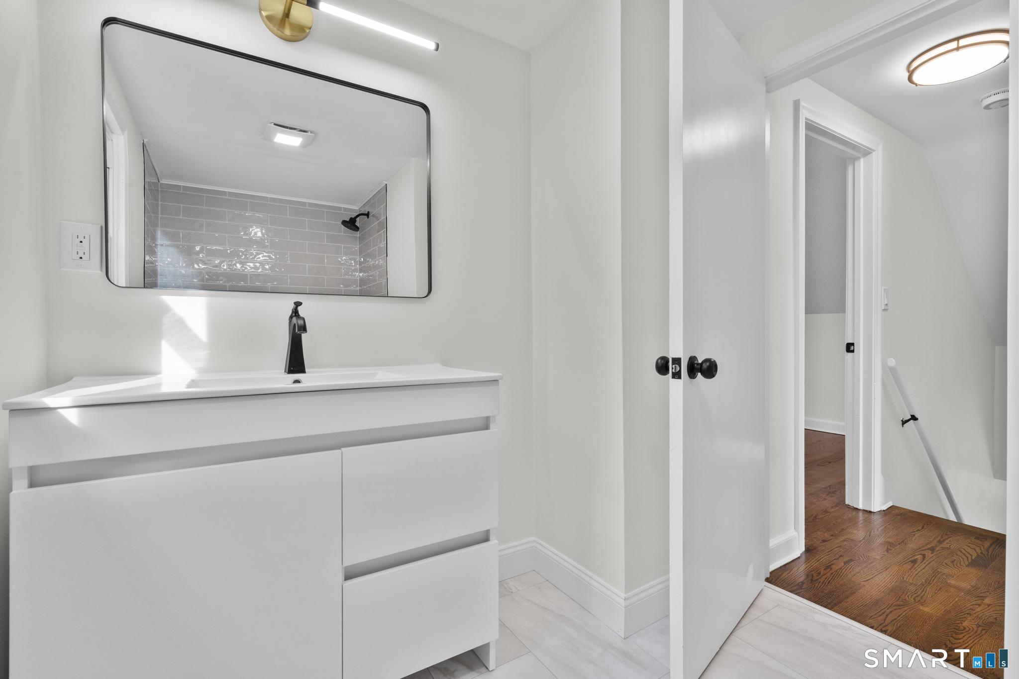 51 Lawrence Street photo 24