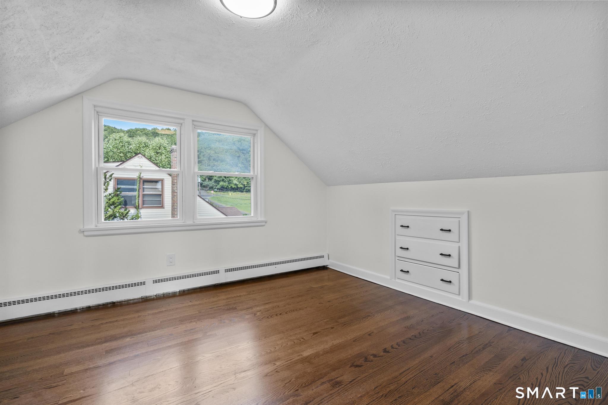 51 Lawrence Street photo 27