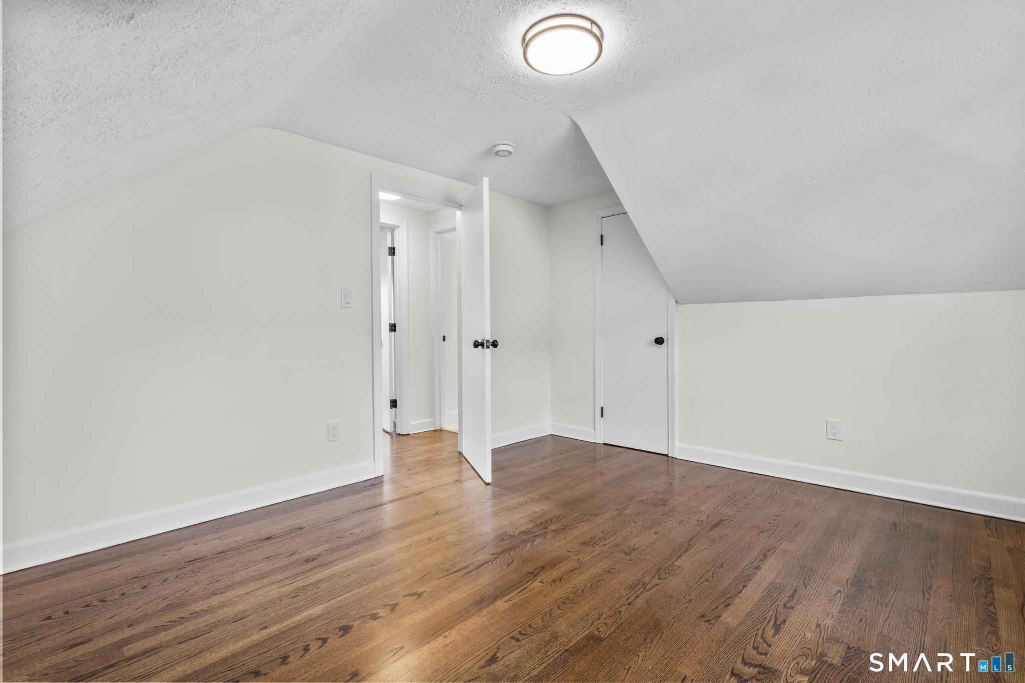 51 Lawrence Street photo 28