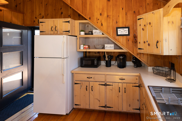 48B Swan Avenue photo 10