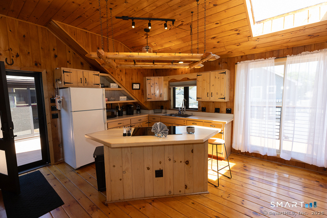 48B Swan Avenue photo 12