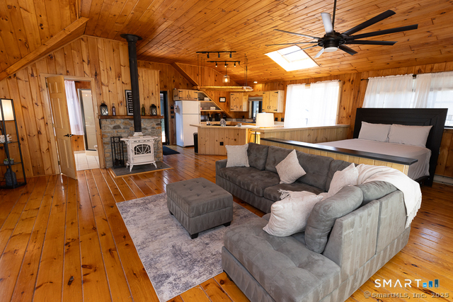 48B Swan Avenue photo 13