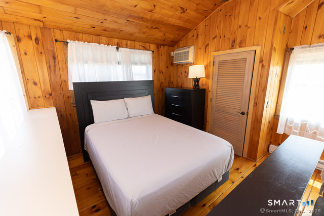 48B Swan Avenue photo 14