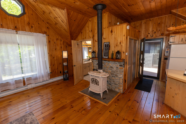 48B Swan Avenue photo 15