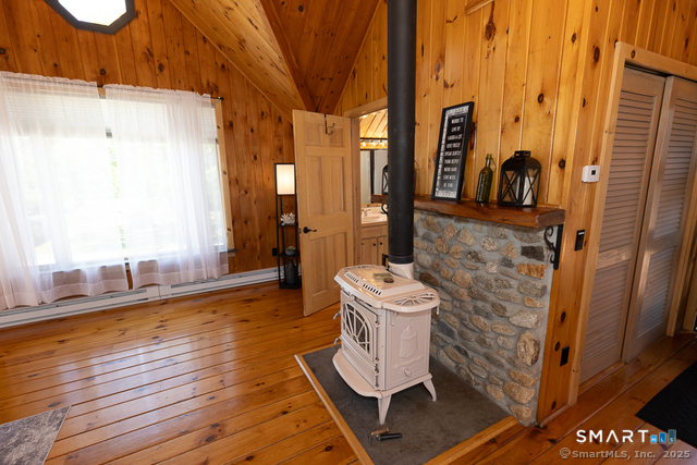 48B Swan Avenue photo 16