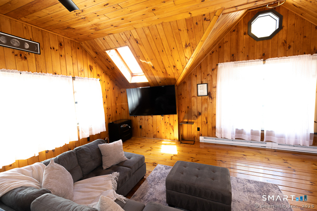 48B Swan Avenue photo 18