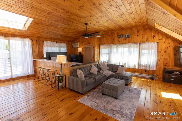 48B Swan Avenue photo 21