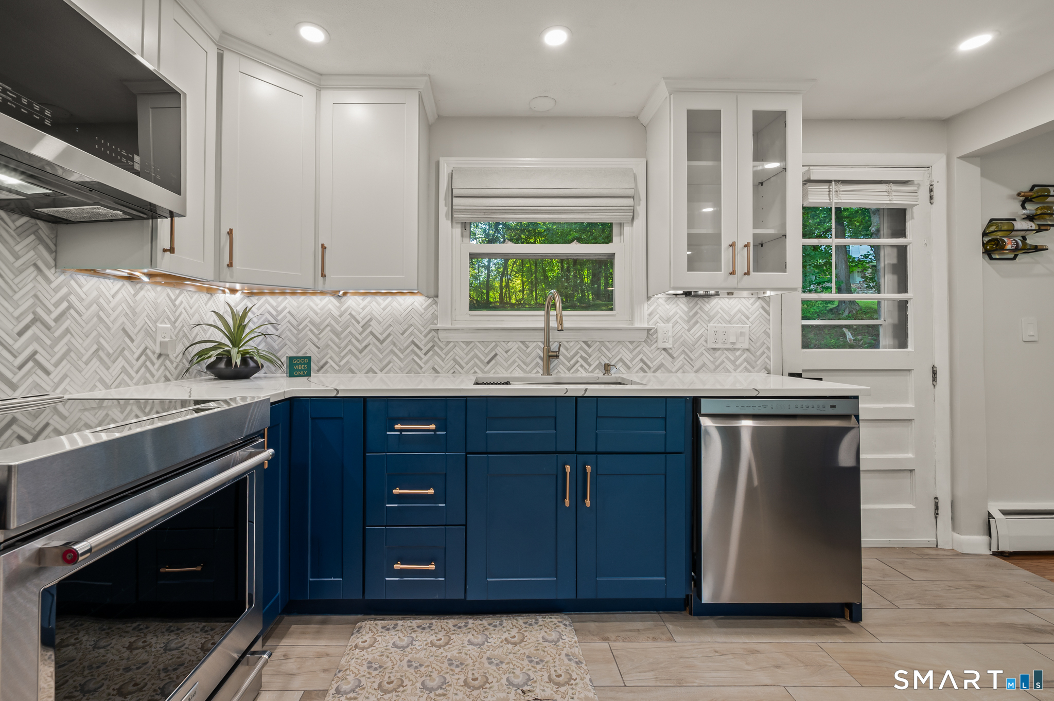 183 Tunxis Avenue photo 4