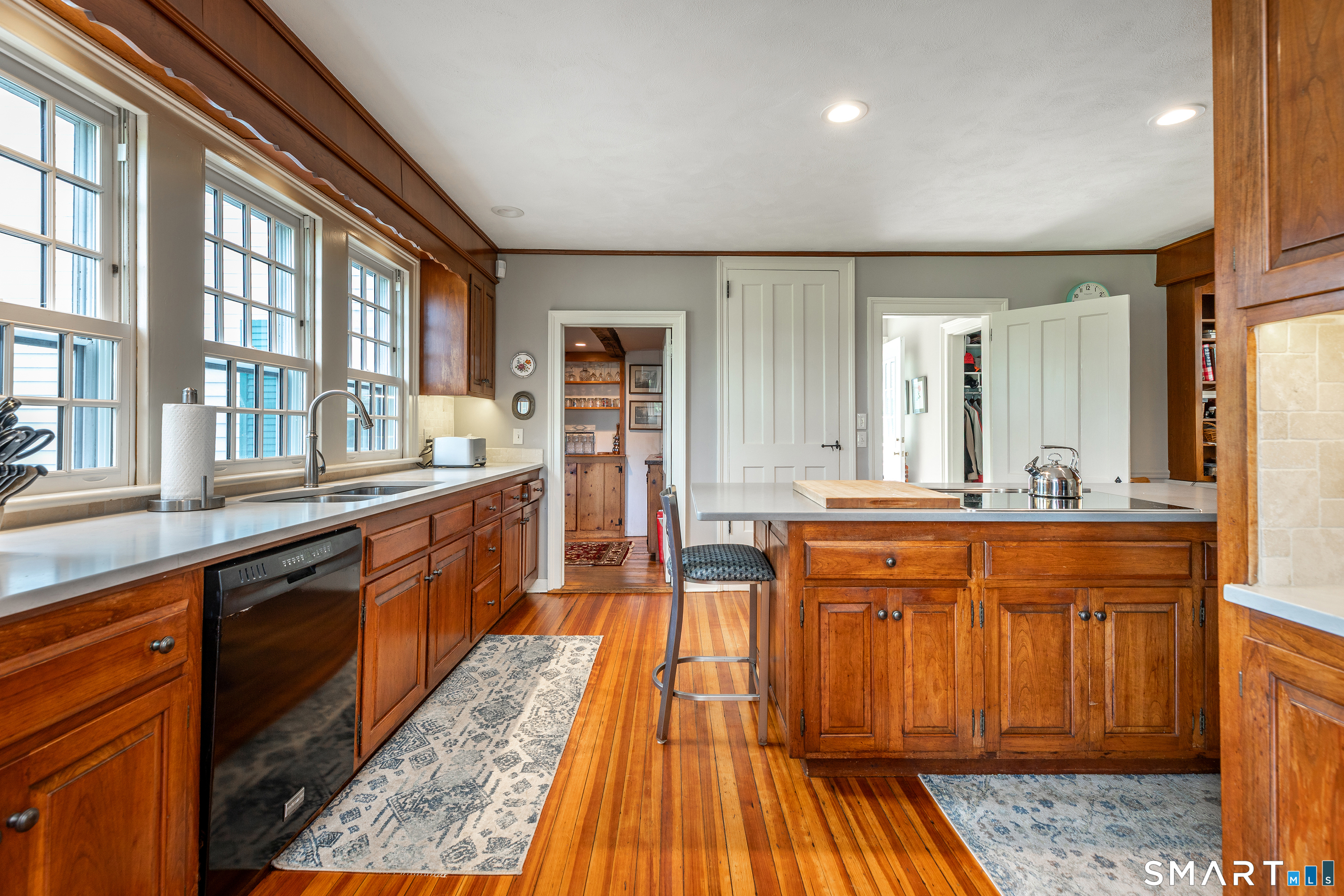 162 Hutchinson Parkway photo 15