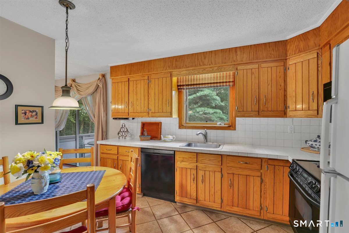 232 Jones Road photo 10