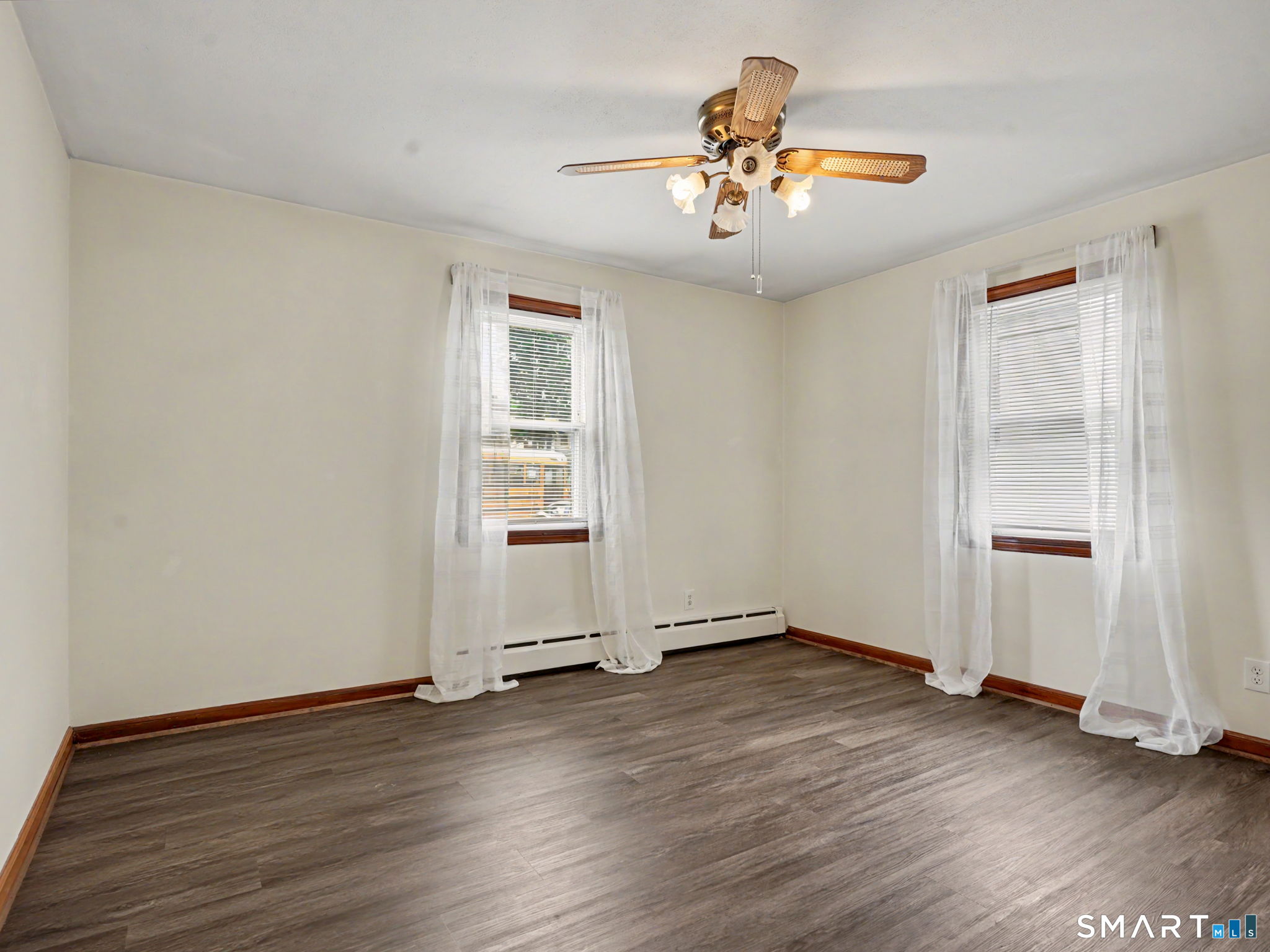 196 North Anthony Street photo 11