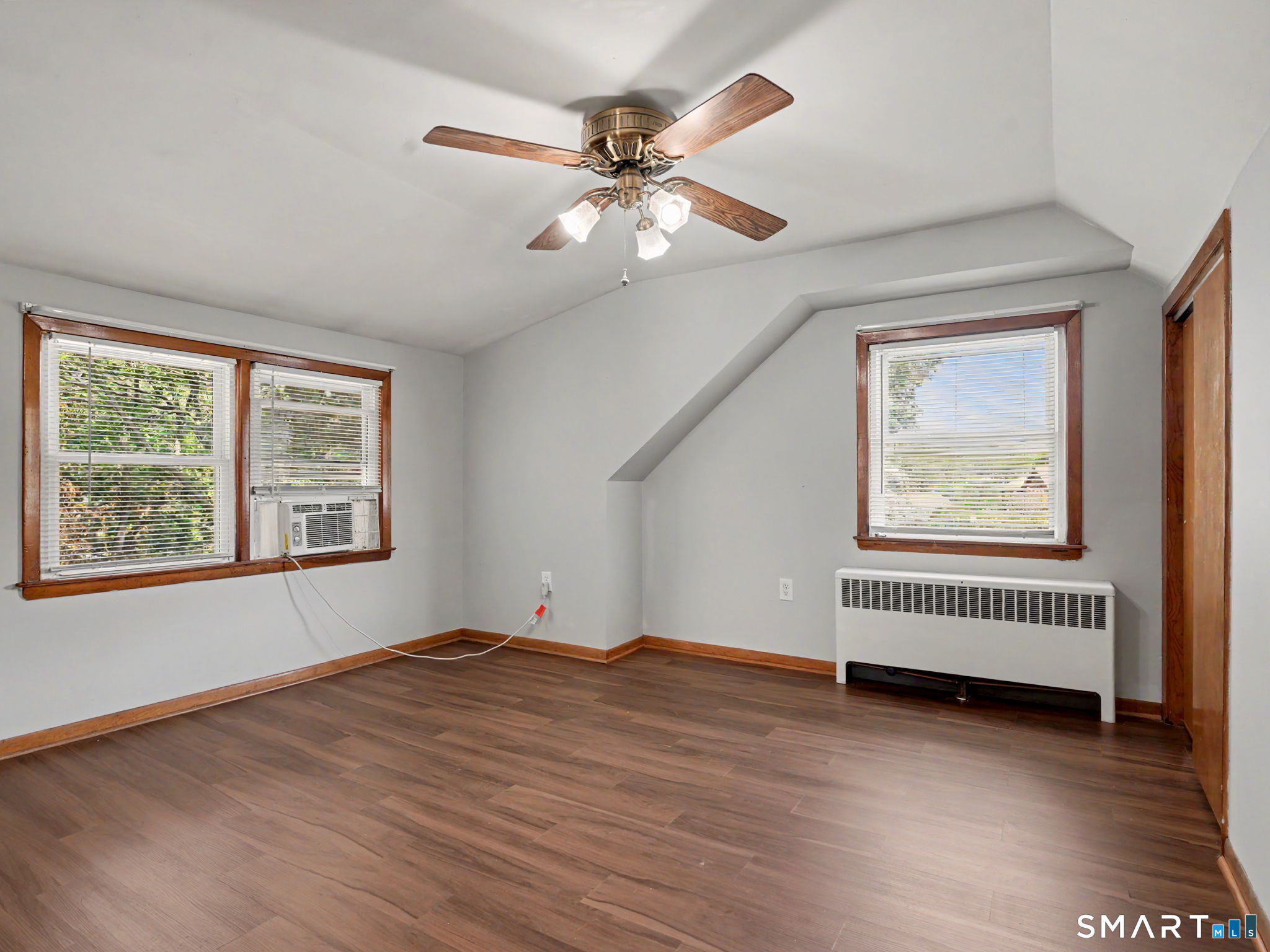 196 North Anthony Street photo 16