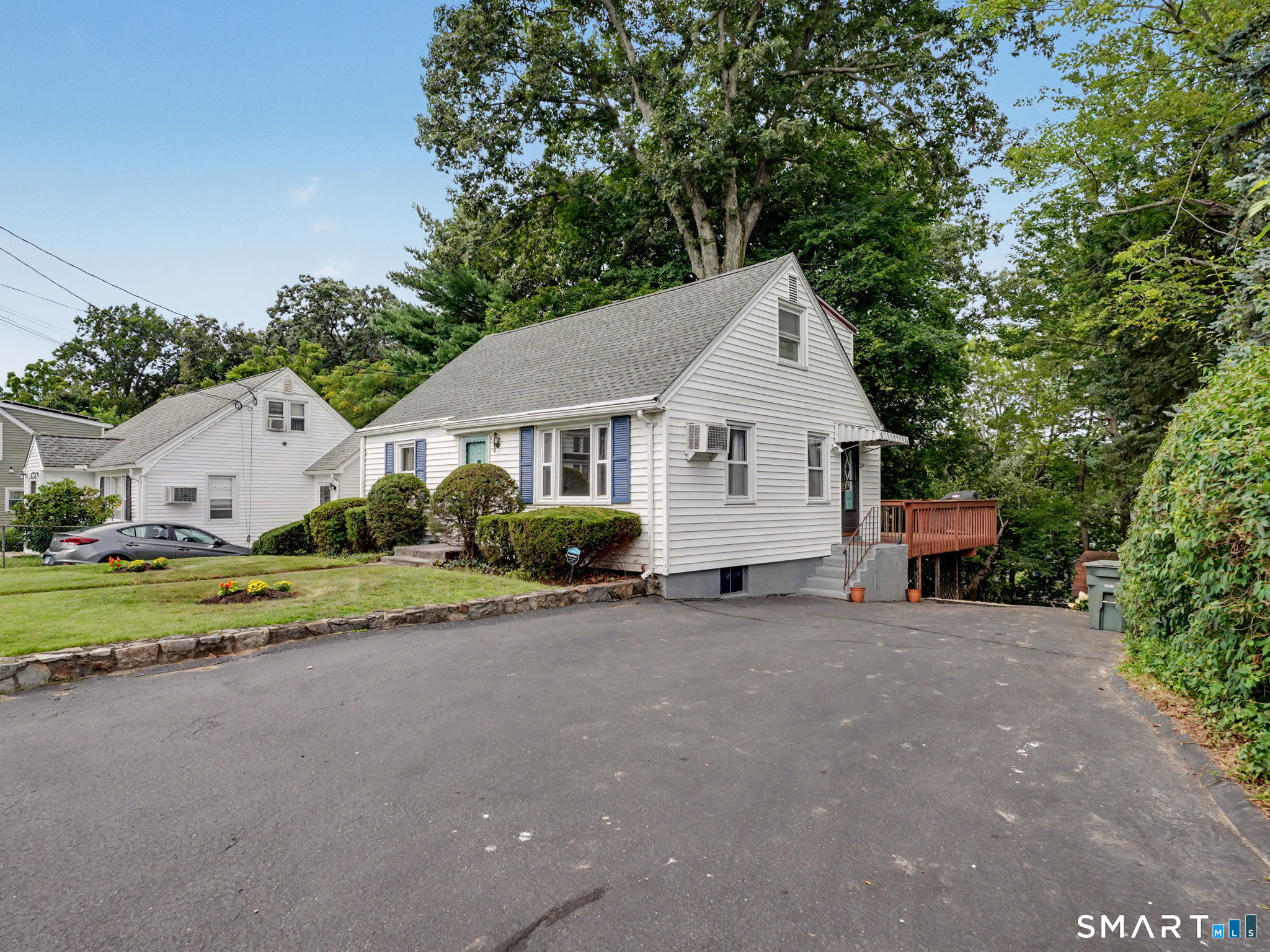 196 North Anthony Street photo 35