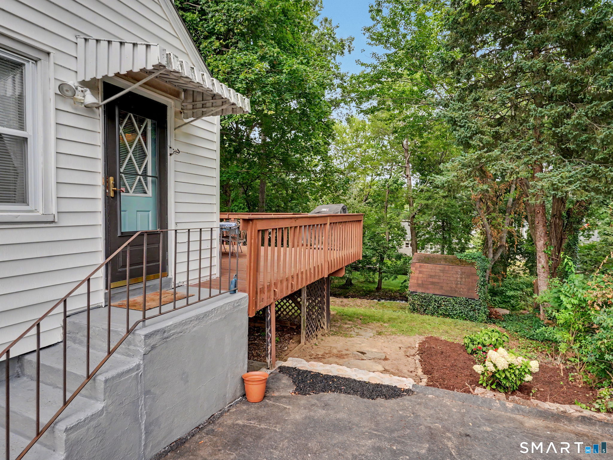 196 North Anthony Street photo 30