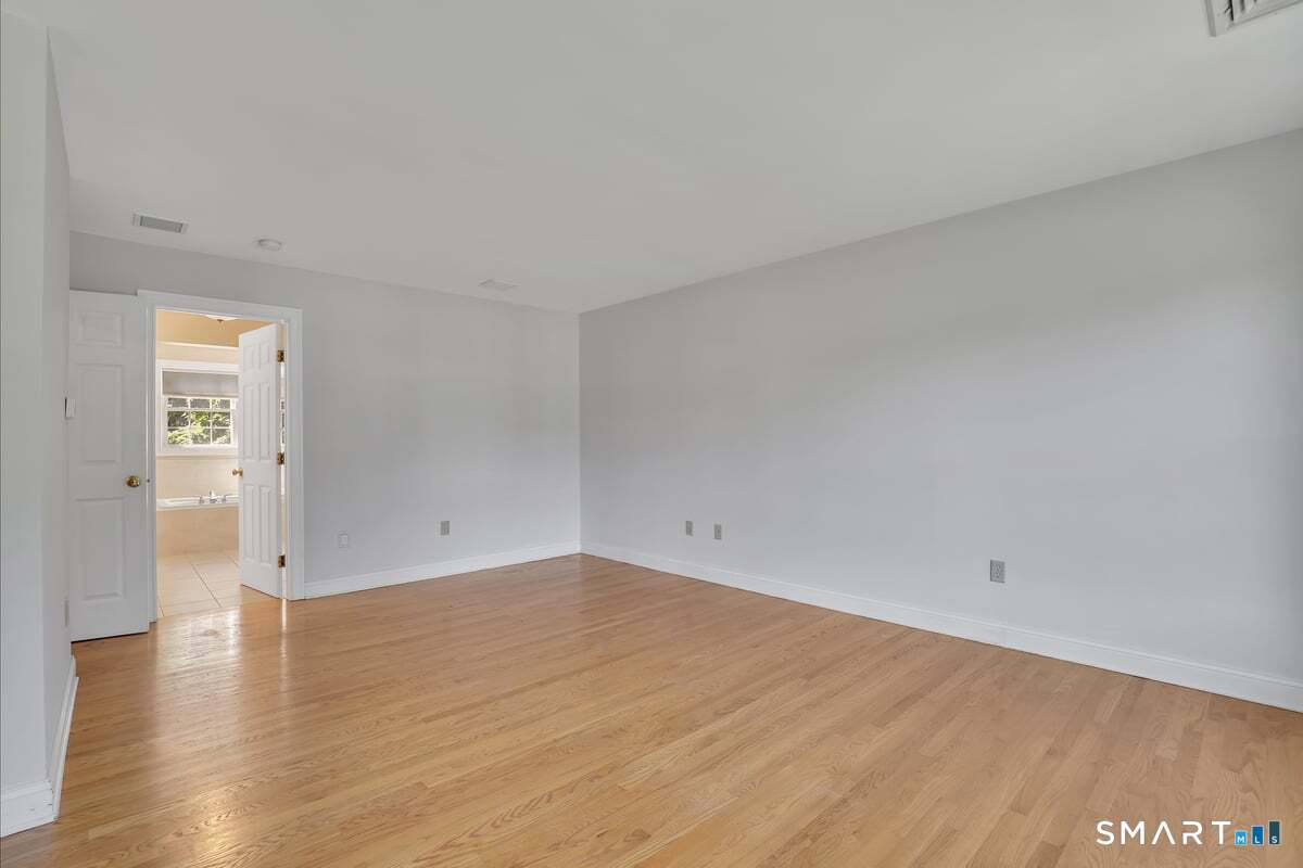 95 Higgins Road photo 16