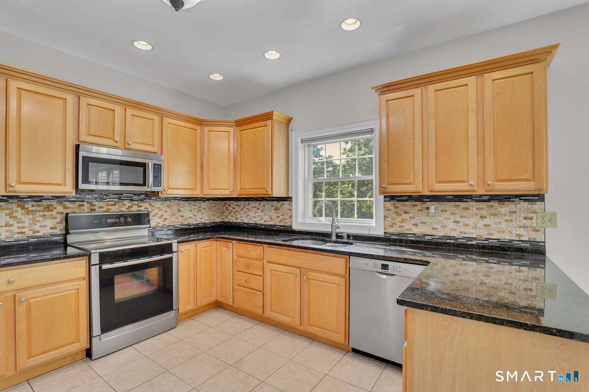 95 Higgins Road photo 4