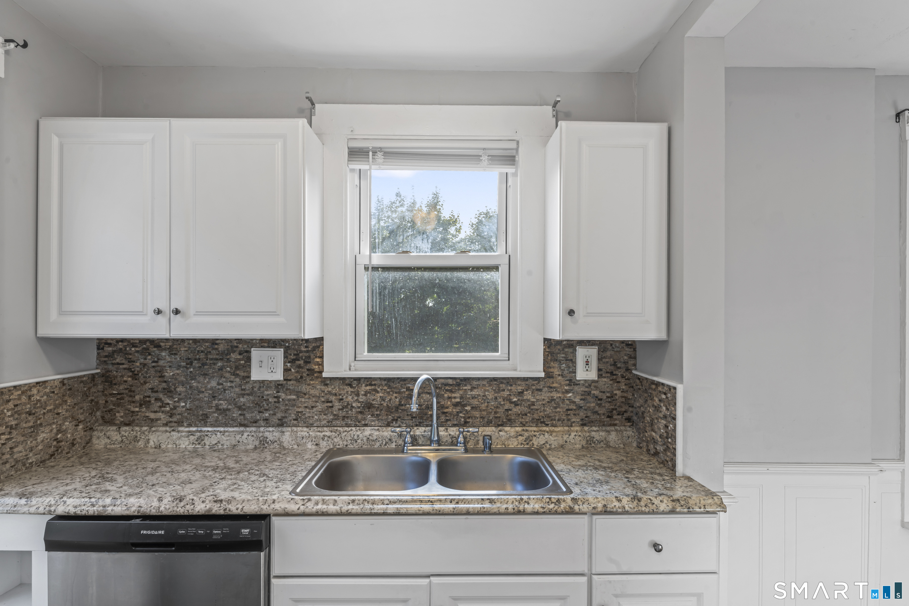 33 Evergreen Avenue photo 10