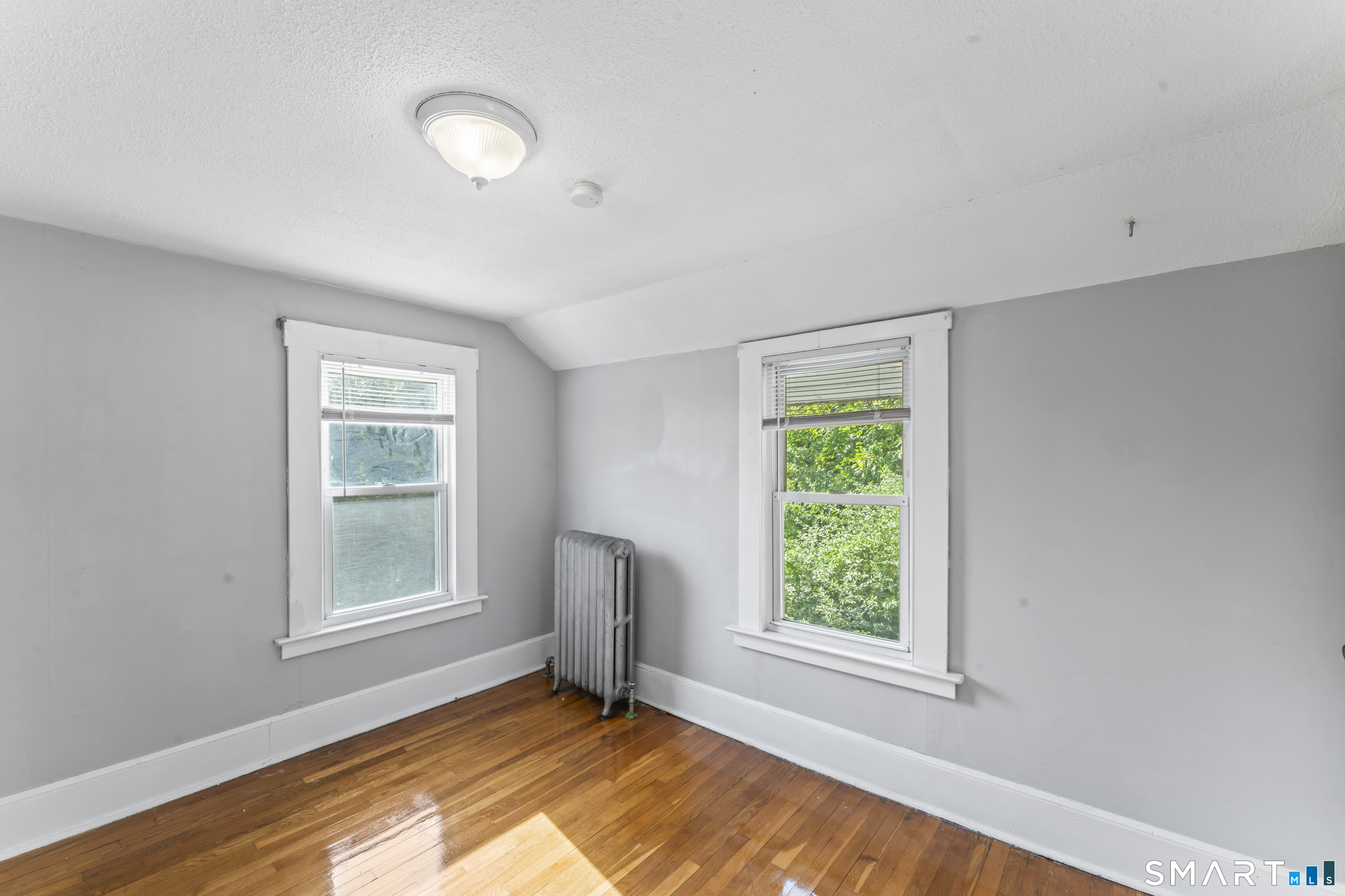 33 Evergreen Avenue photo 25