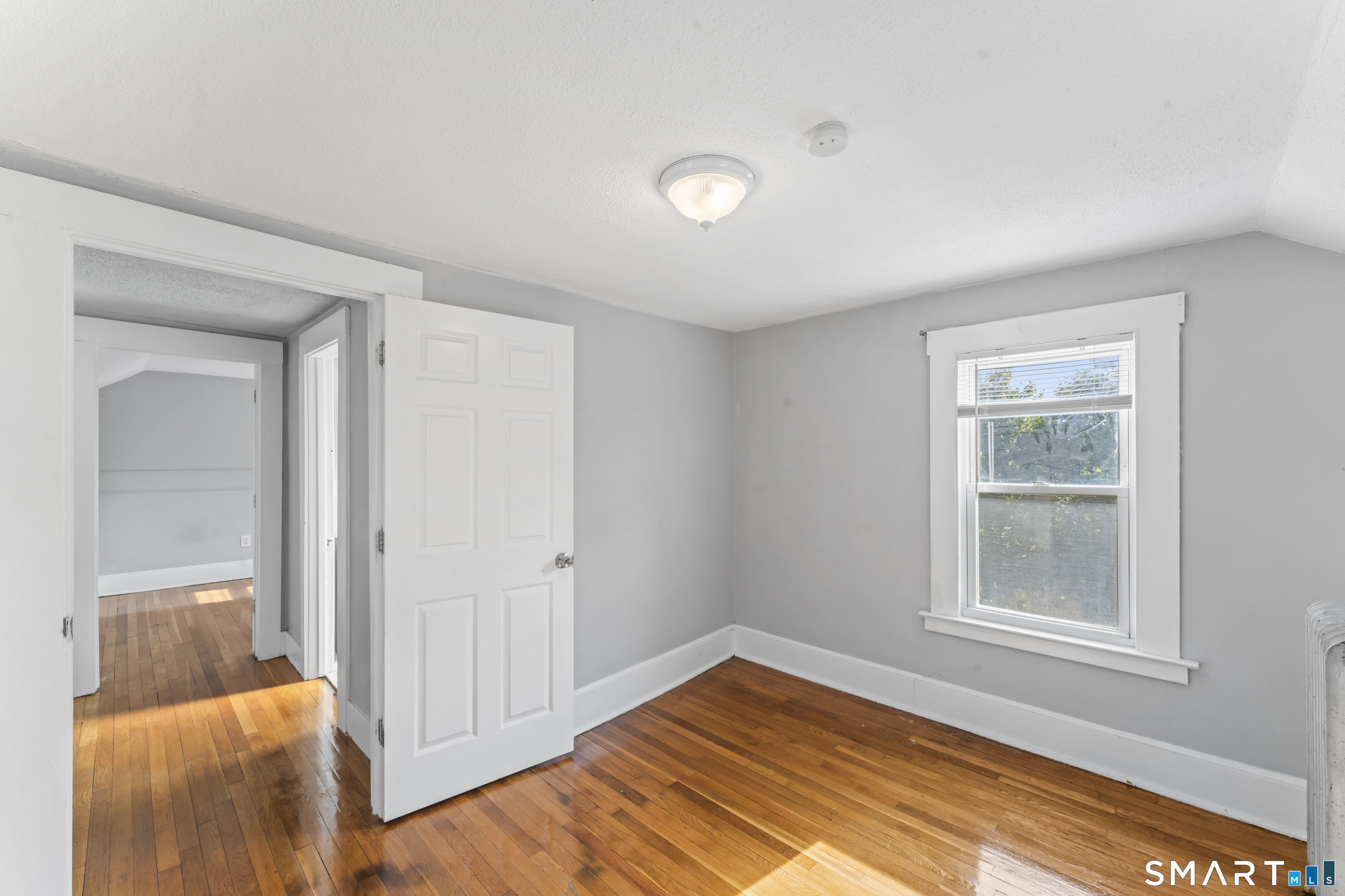 33 Evergreen Avenue photo 26