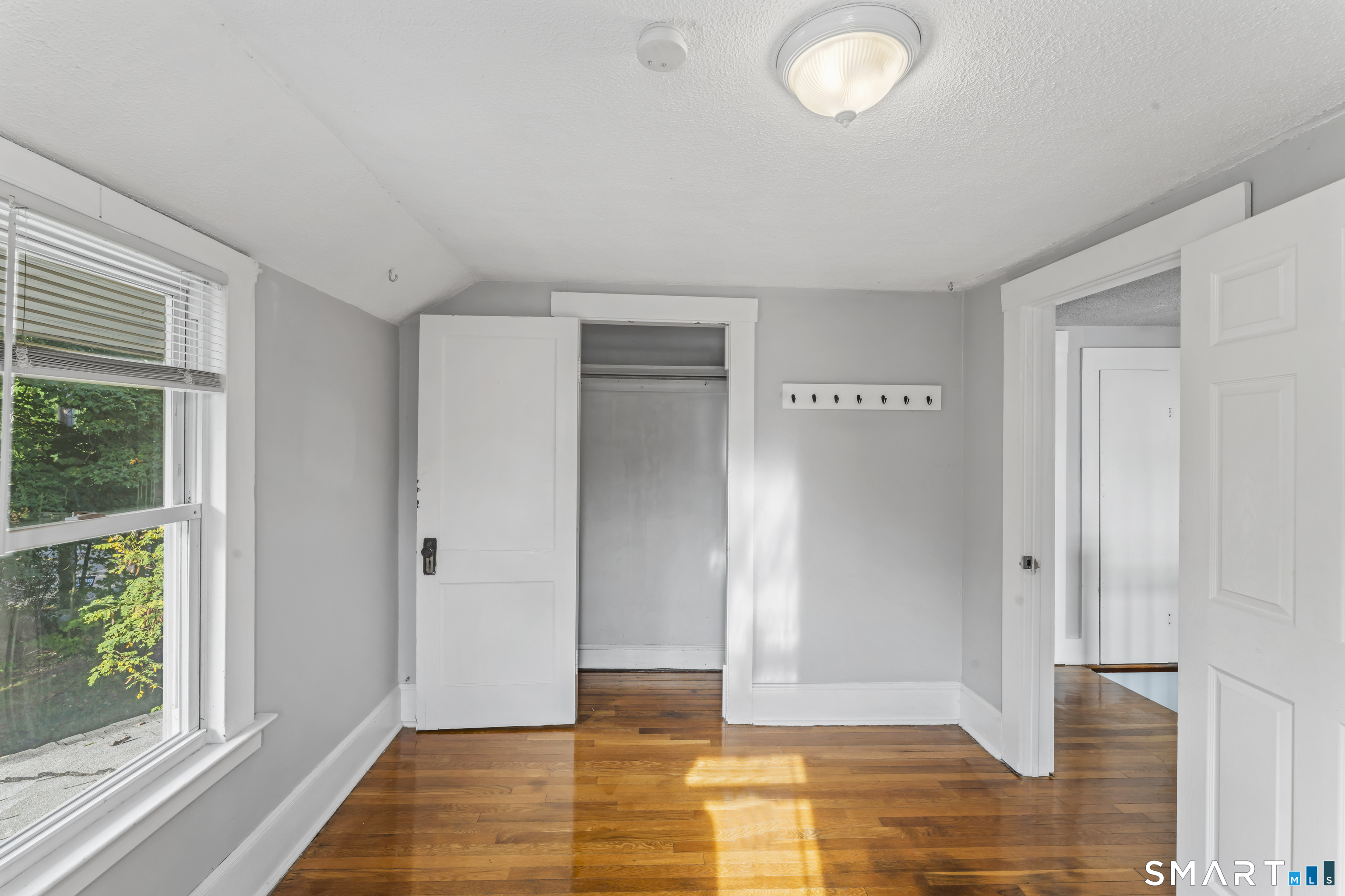 33 Evergreen Avenue photo 27