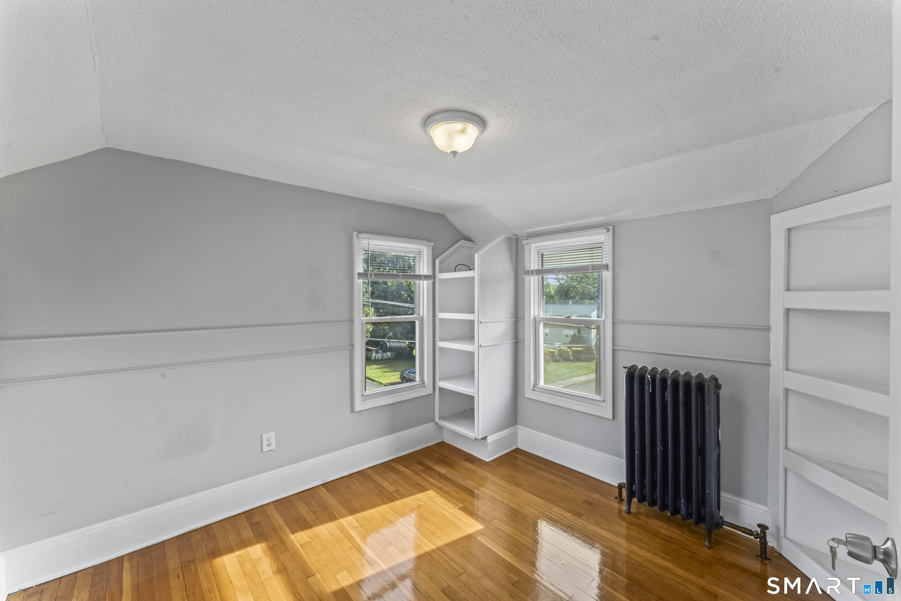 33 Evergreen Avenue photo 28