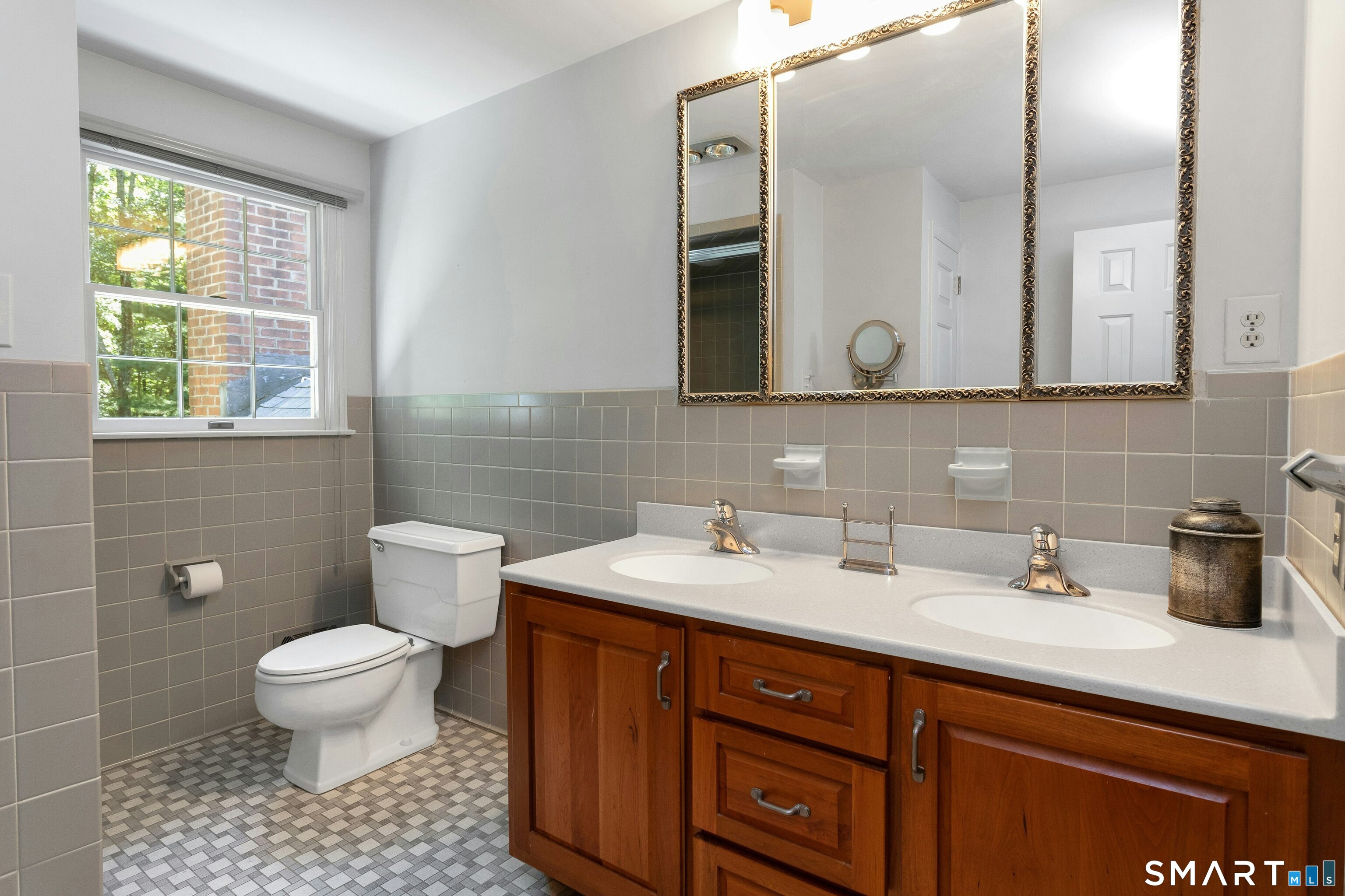 45 East Common Road photo 19